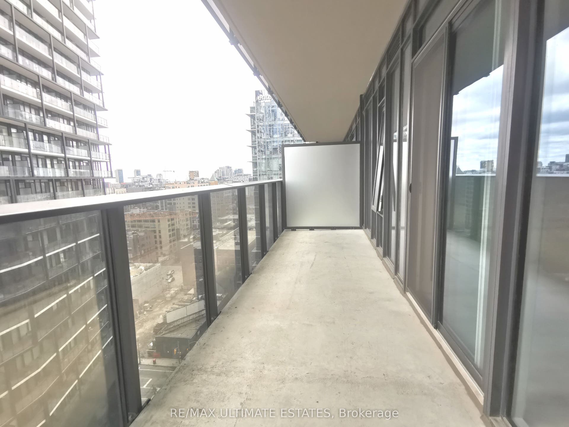 330 Richmond Street W, #1902, Toronto C01, Toronto C, Toronto ON M5V 1X2