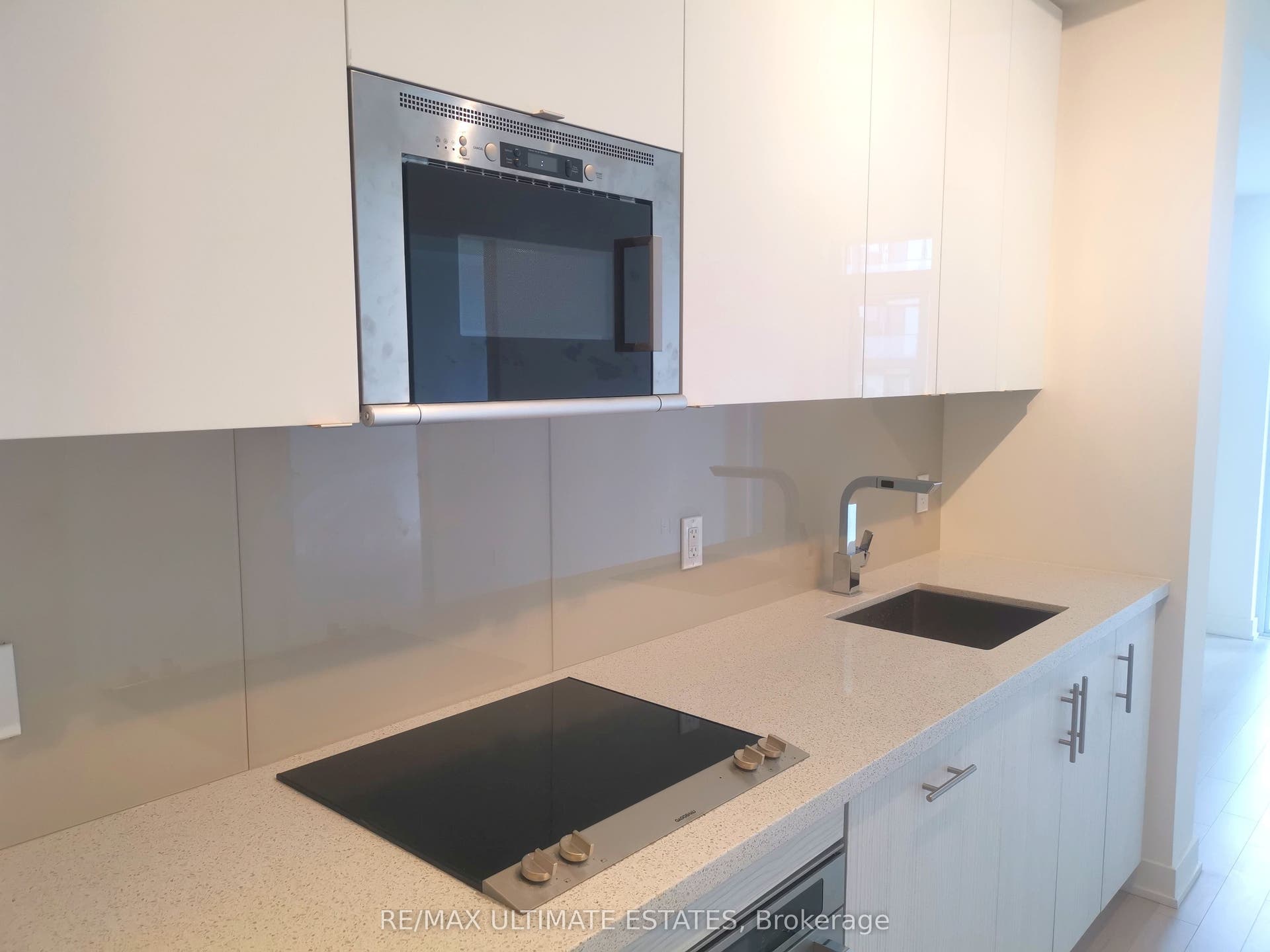 330 Richmond Street W, #1902, Toronto C01, Toronto C, Toronto ON M5V 1X2