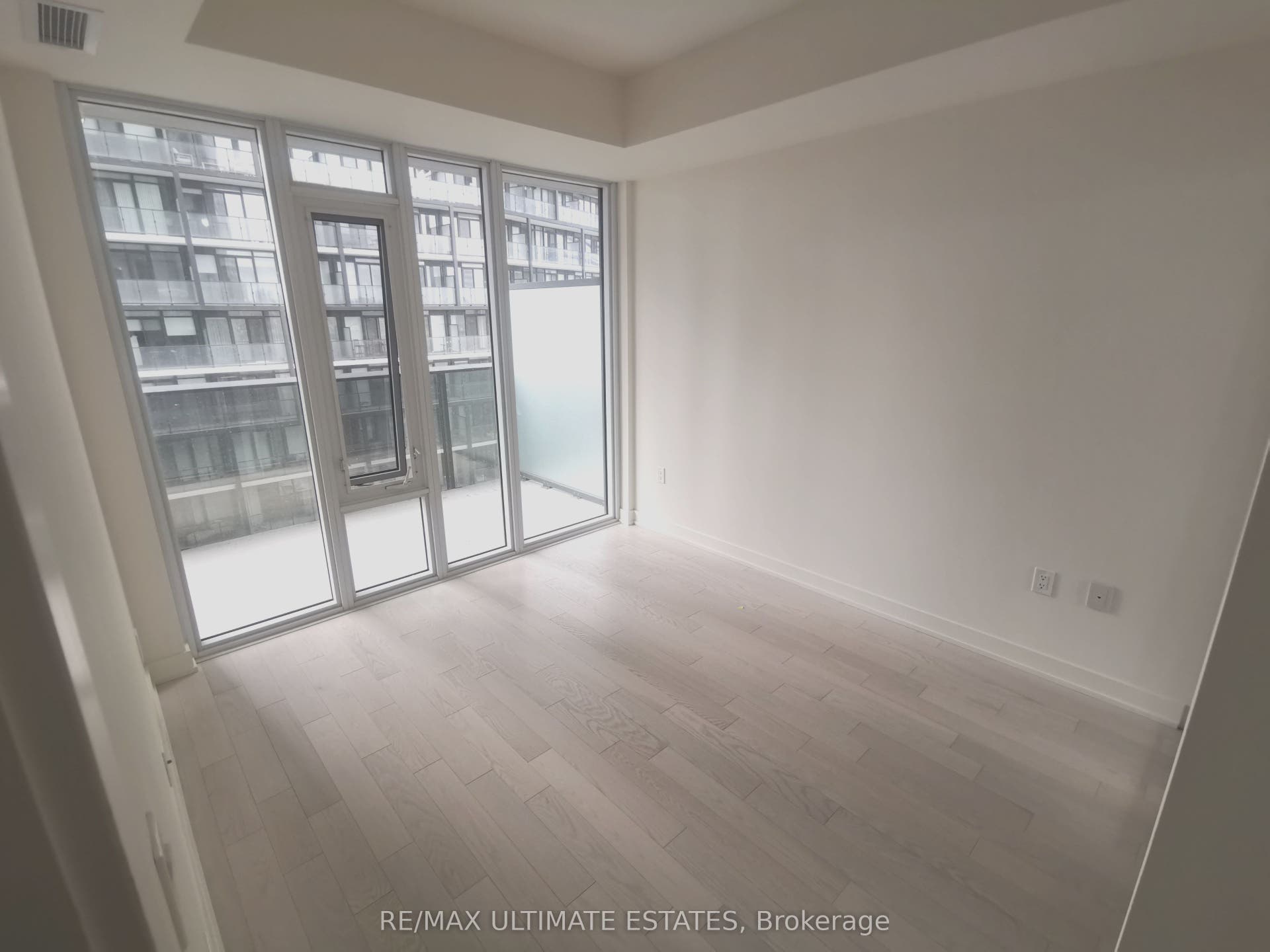 330 Richmond Street W, #1902, Toronto C01, Toronto C, Toronto ON M5V 1X2