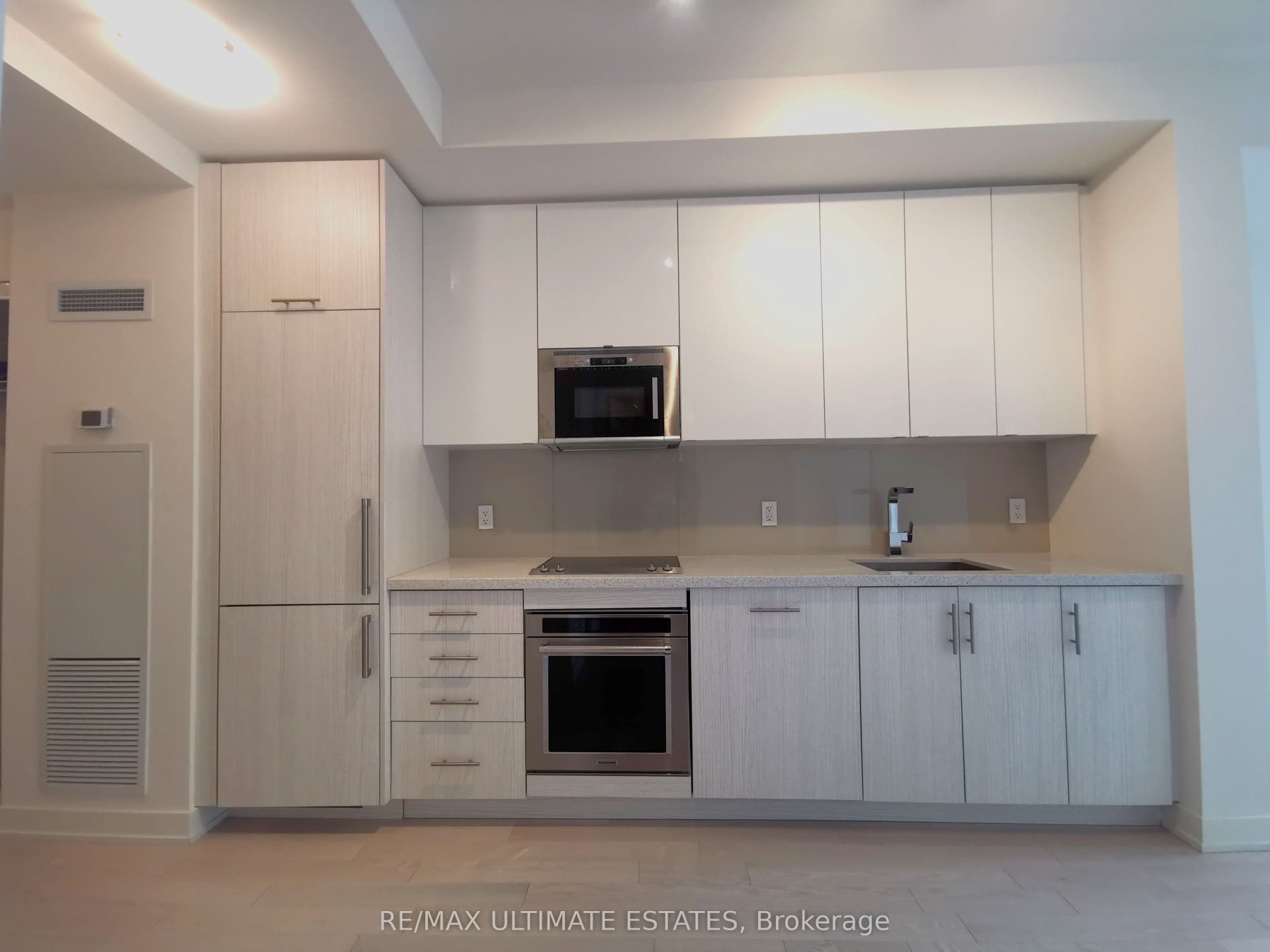 330 Richmond Street W, #1902, Toronto C01, Toronto C, Toronto ON M5V 1X2