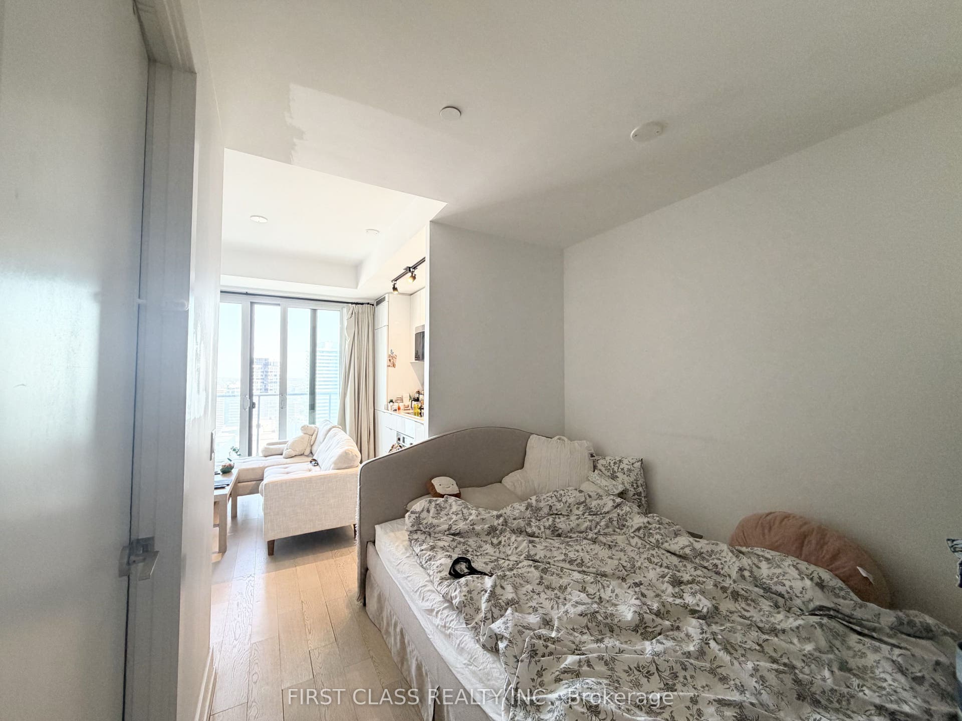 7 Grenville Street, #3708, Toronto C, Toronto ON M4Y 0E9