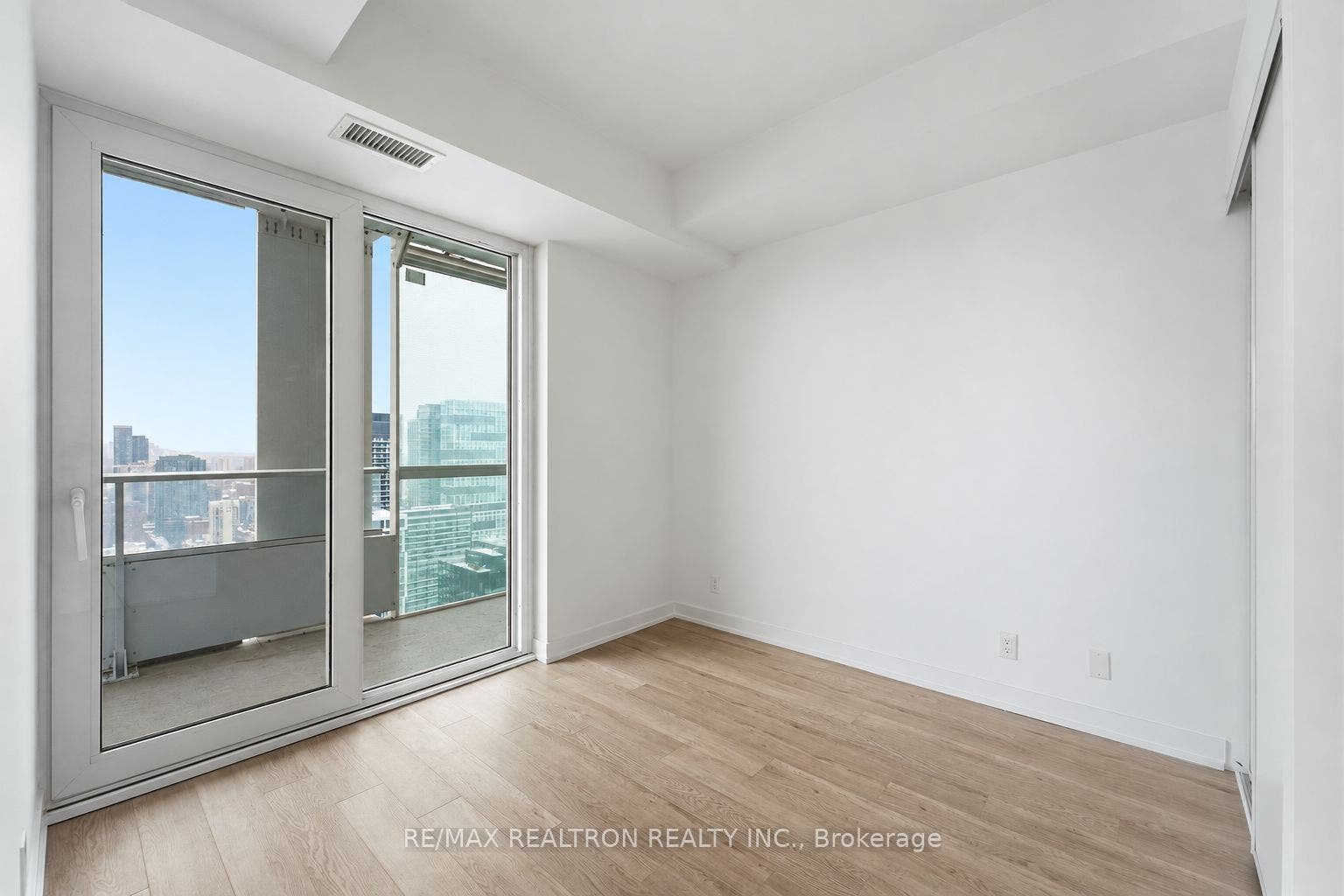 88 Queen Street E, #4711, Toronto C, Toronto ON M5C 0B6