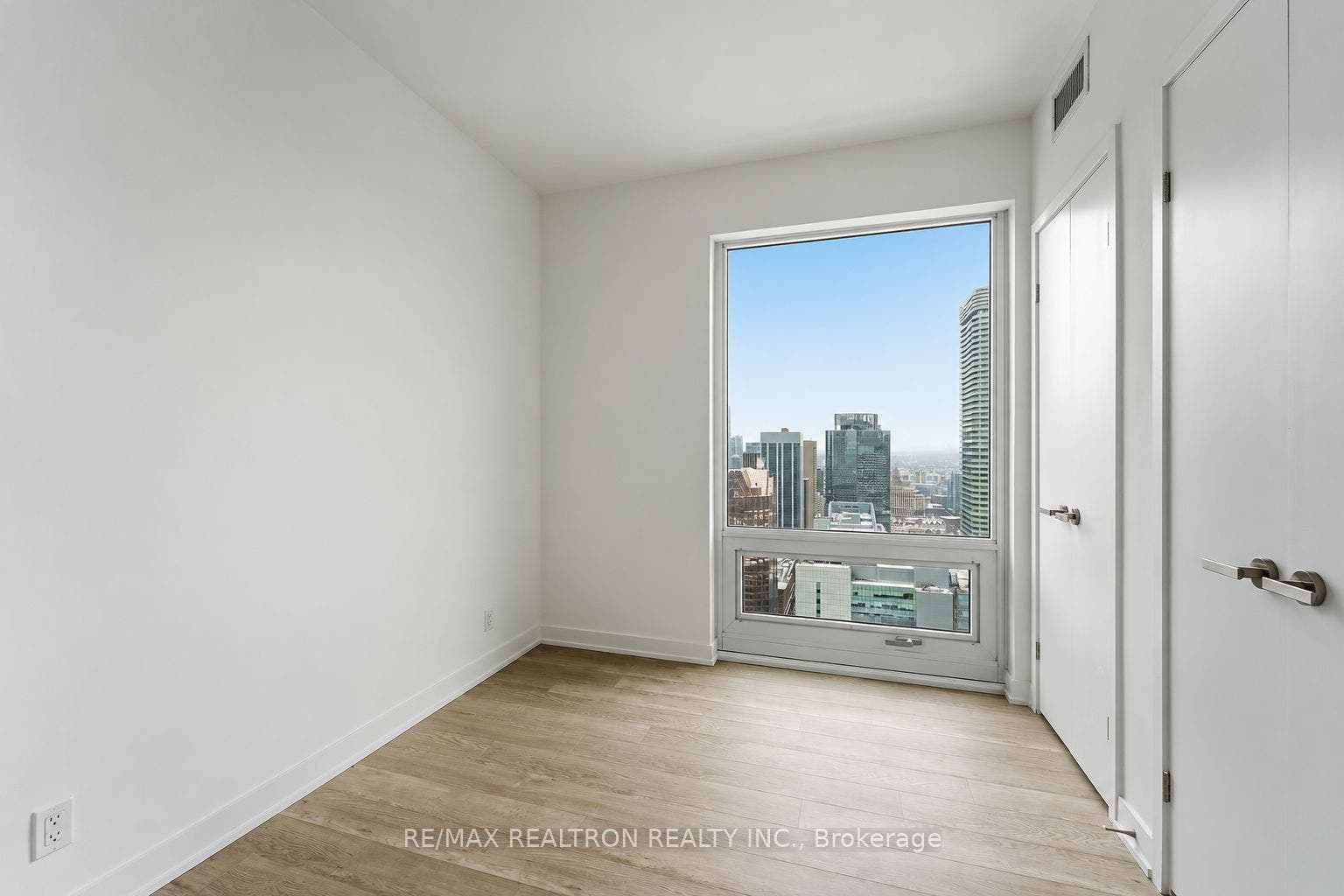 88 Queen Street E, #4711, Toronto C, Toronto ON M5C 0B6