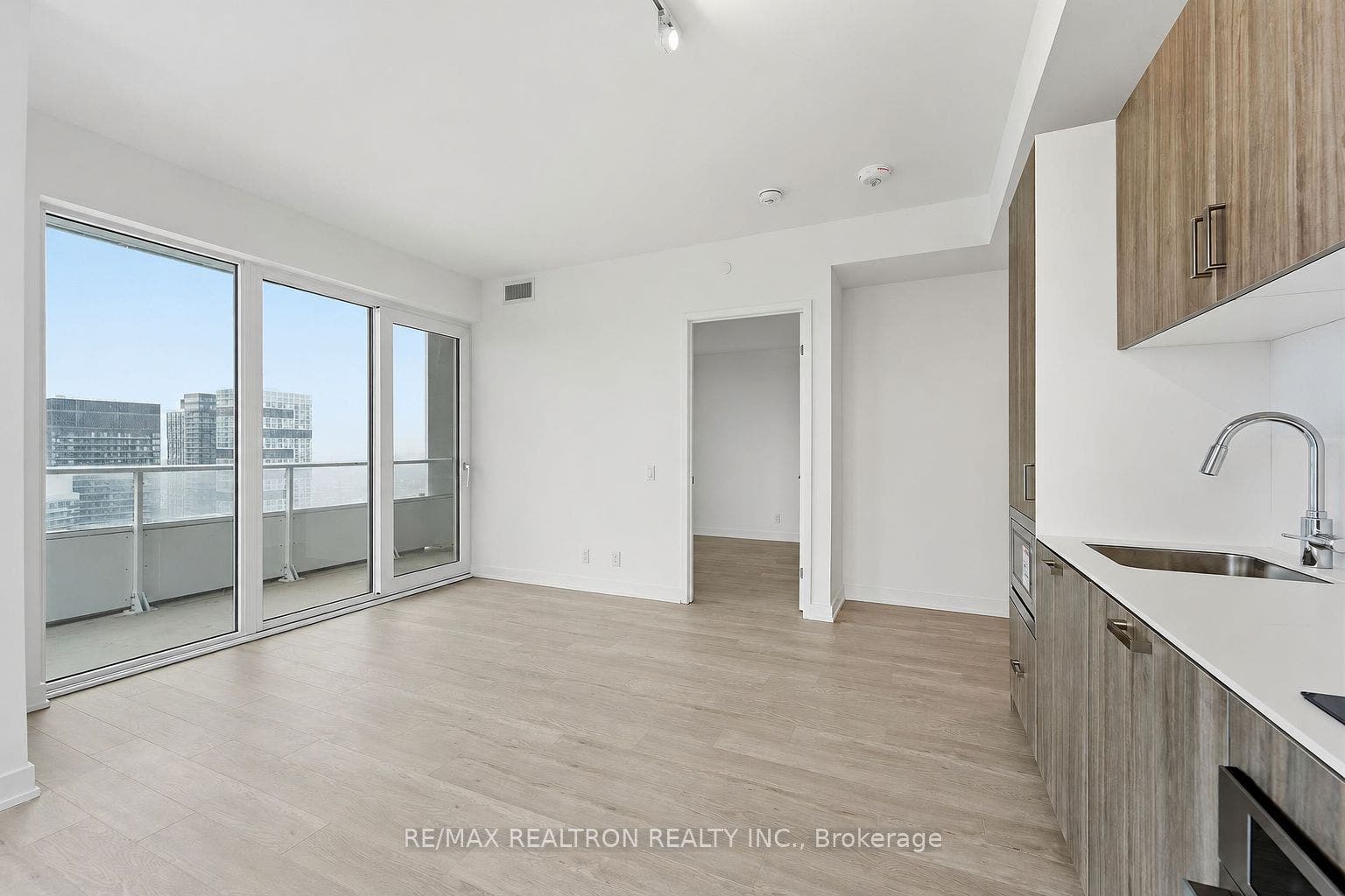 88 Queen Street E, #4711, Toronto C, Toronto ON M5C 0B6