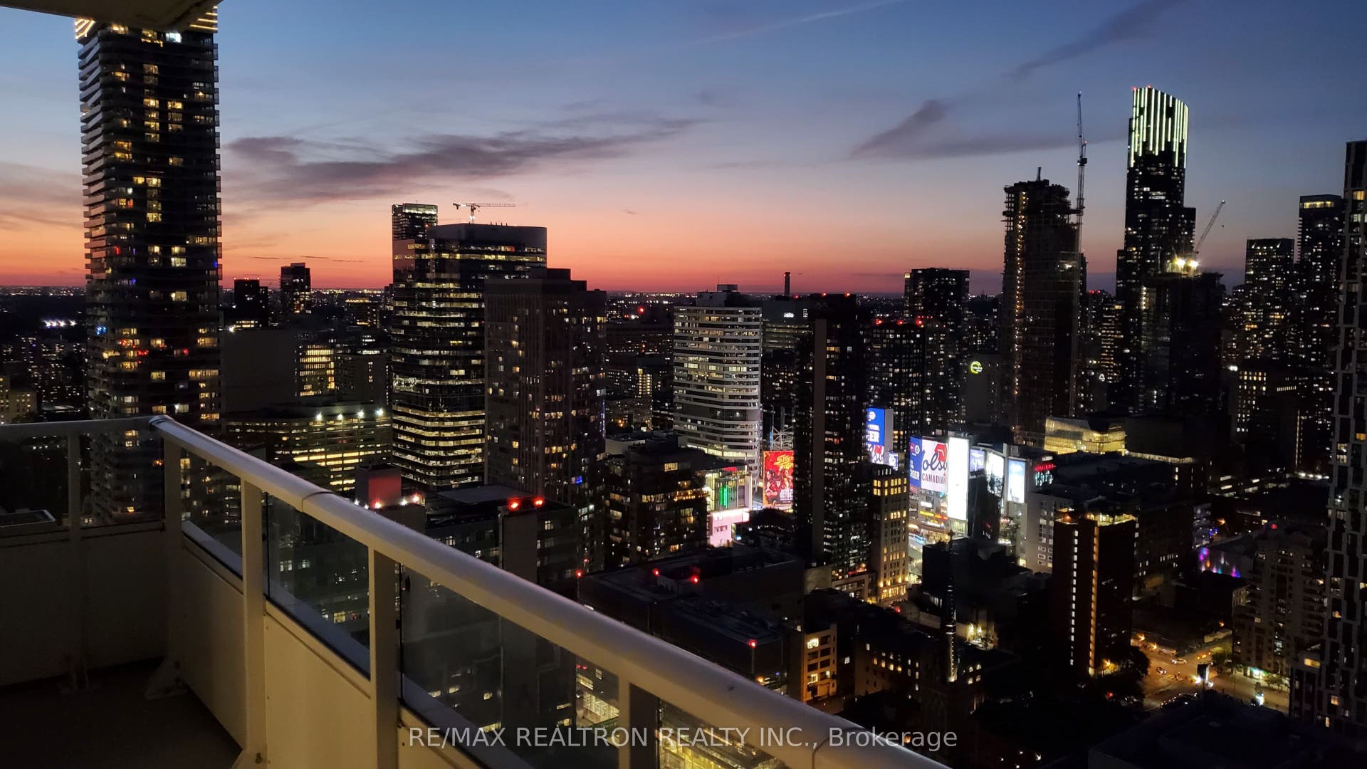 88 Queen Street E, #4711, Toronto C, Toronto ON M5C 0B6