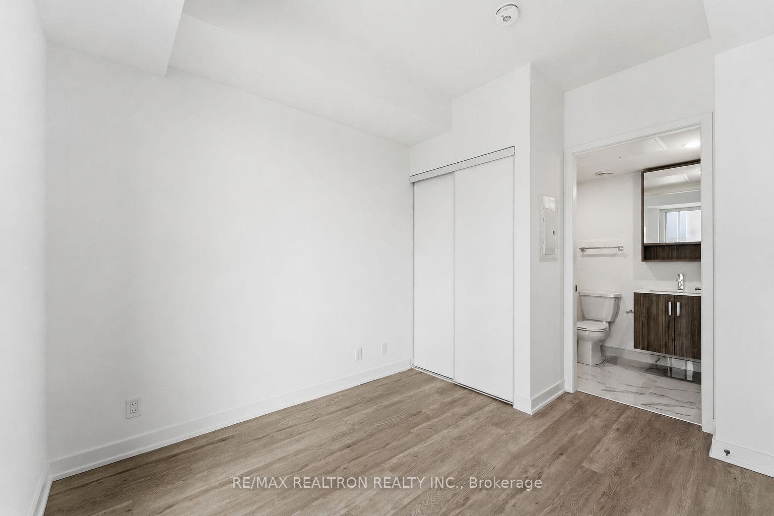 88 Queen Street E, #4711, Toronto C, Toronto ON M5C 0B6