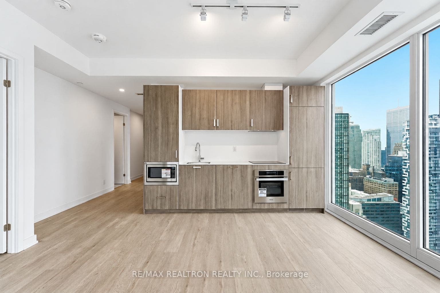 88 Queen Street E, #4711, Toronto C, Toronto ON M5C 0B6