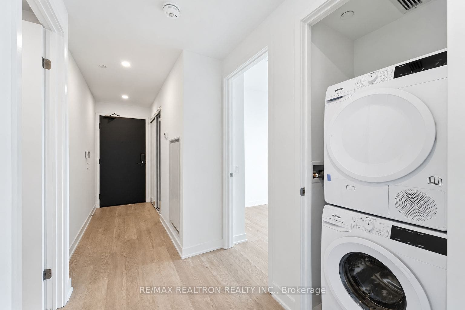 88 Queen Street E, #4711, Toronto C, Toronto ON M5C 0B6