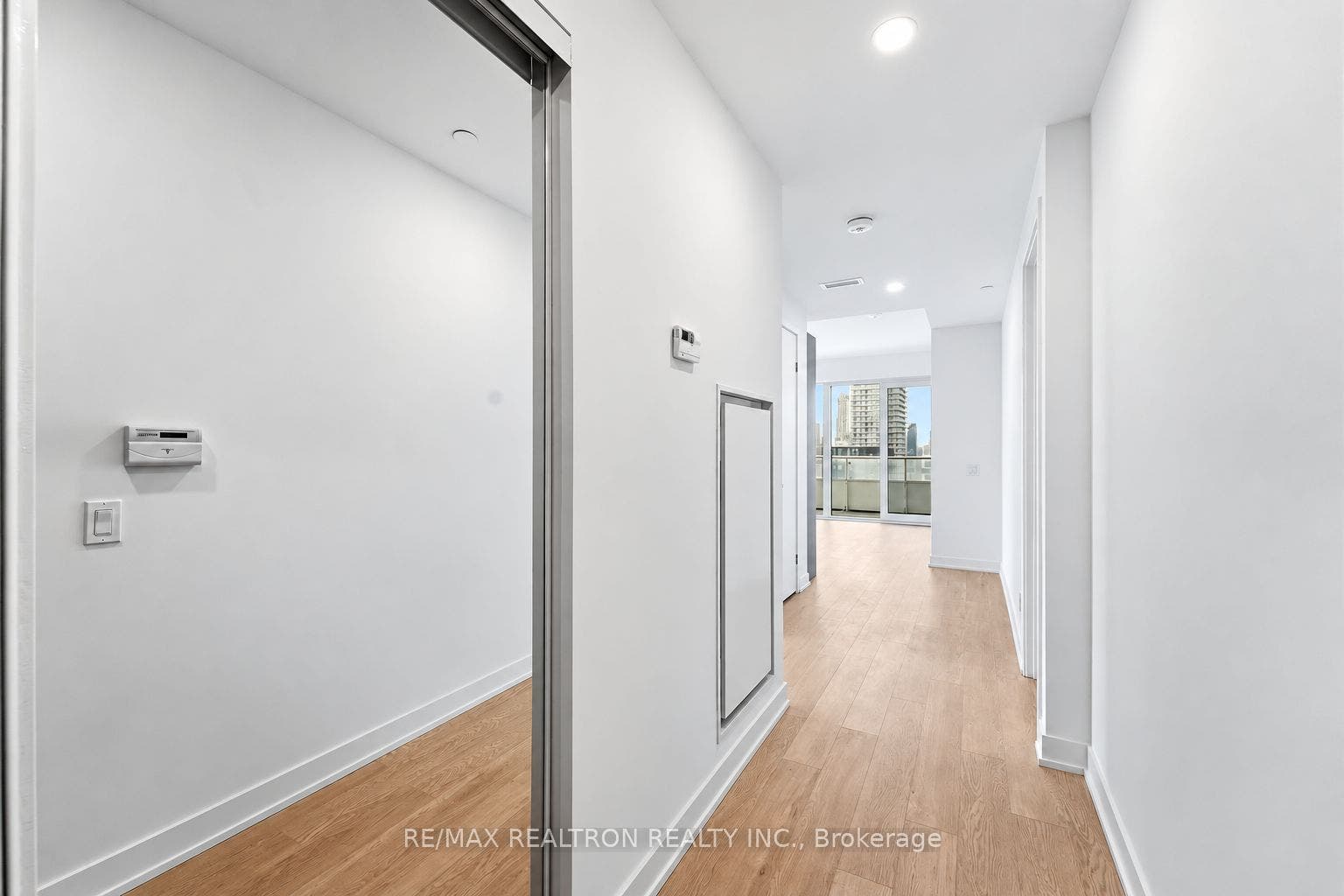 88 Queen Street E, #4711, Toronto C, Toronto ON M5C 0B6