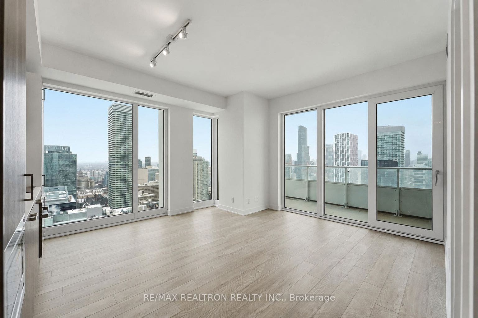 88 Queen Street E, #4711, Toronto C, Toronto ON M5C 0B6