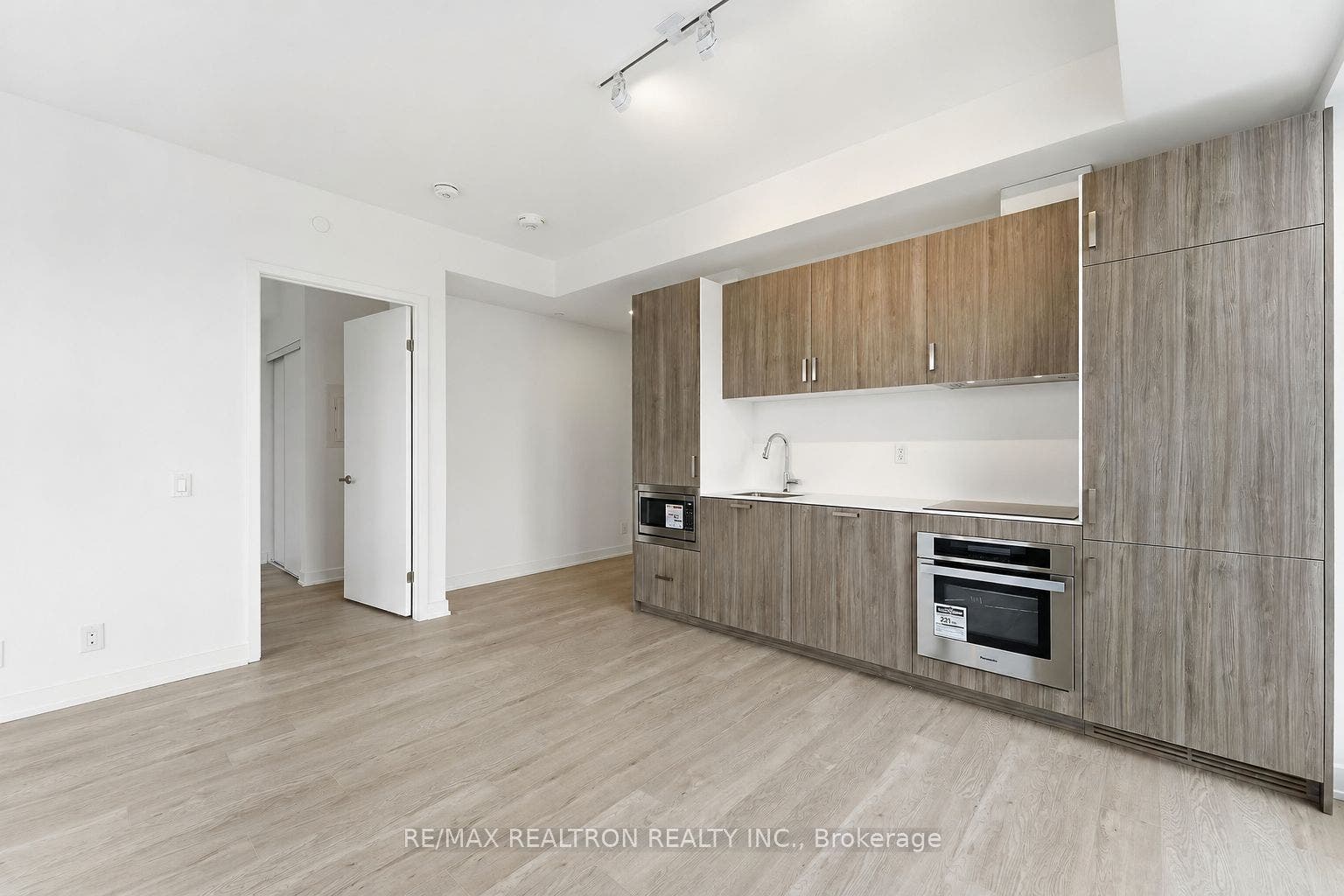 88 Queen Street E, #4711, Toronto C, Toronto ON M5C 0B6