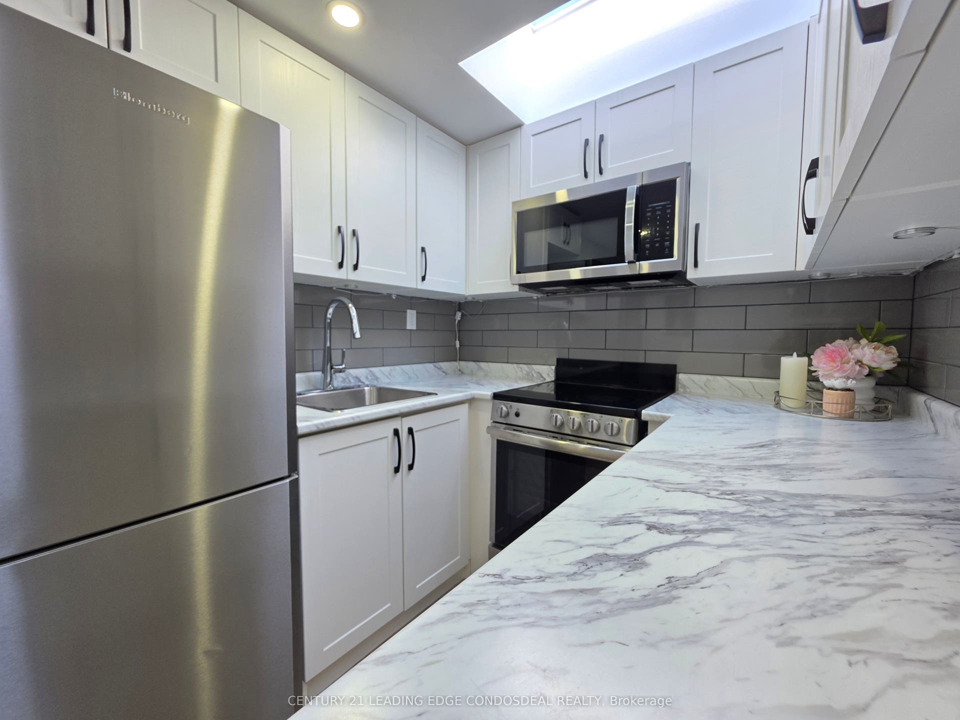 658 Dundas Street W, #2B, Toronto C, Toronto ON M5T 1H9