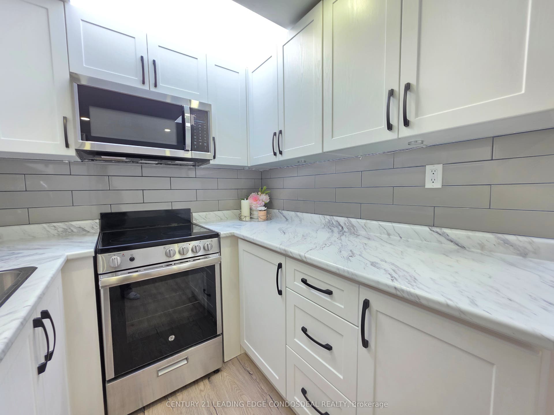 658 Dundas Street W, #2B, Toronto C, Toronto ON M5T 1H9
