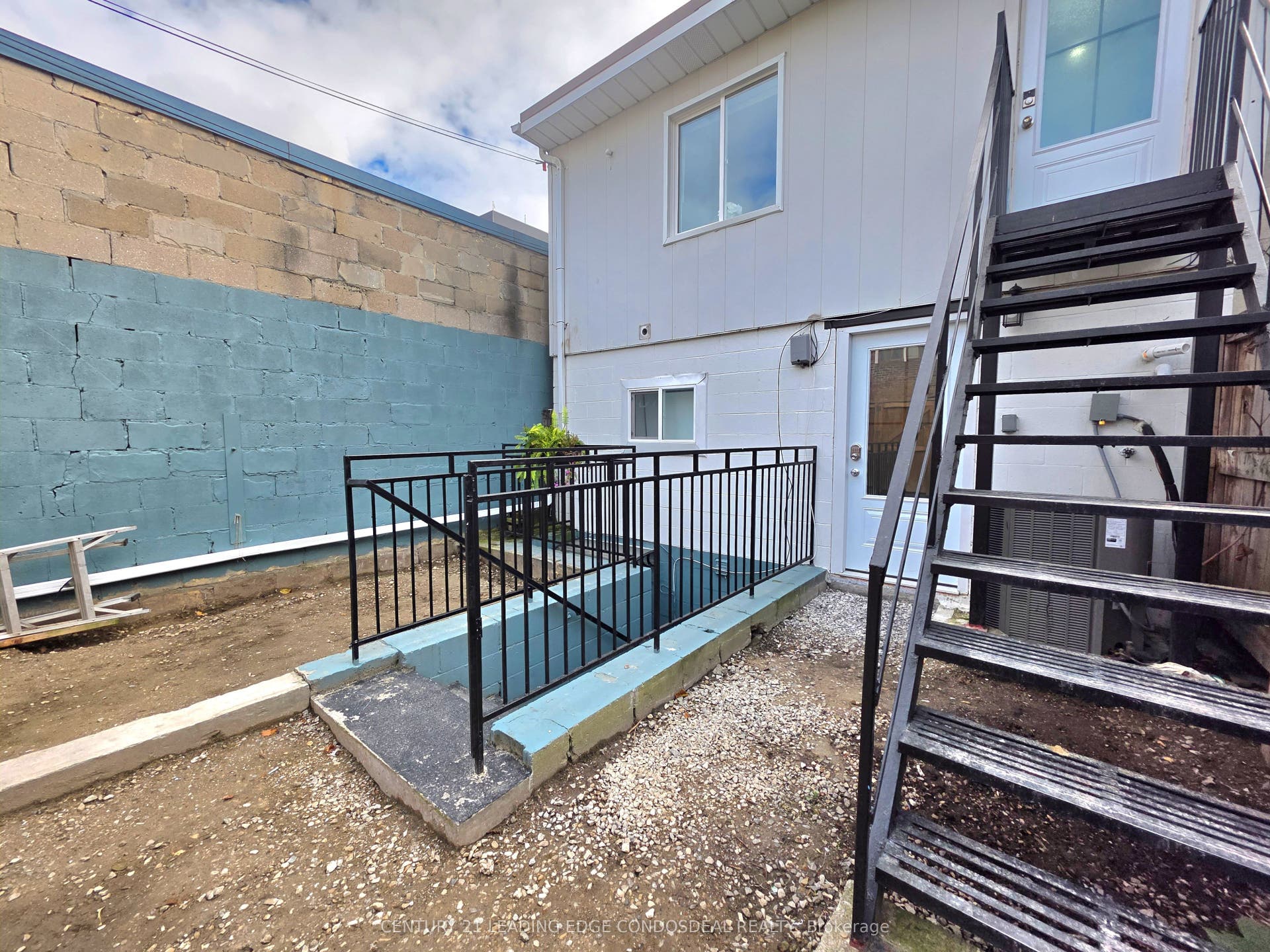 658 Dundas Street W, #2B, Toronto C, Toronto ON M5T 1H9