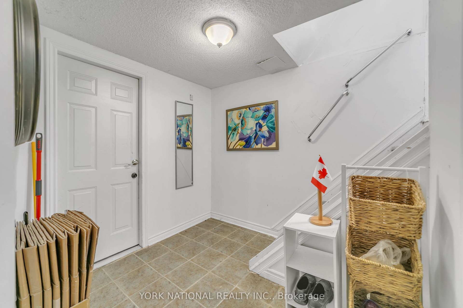 186 Patricia Avenue, Toronto C, Toronto ON M2M 1J5