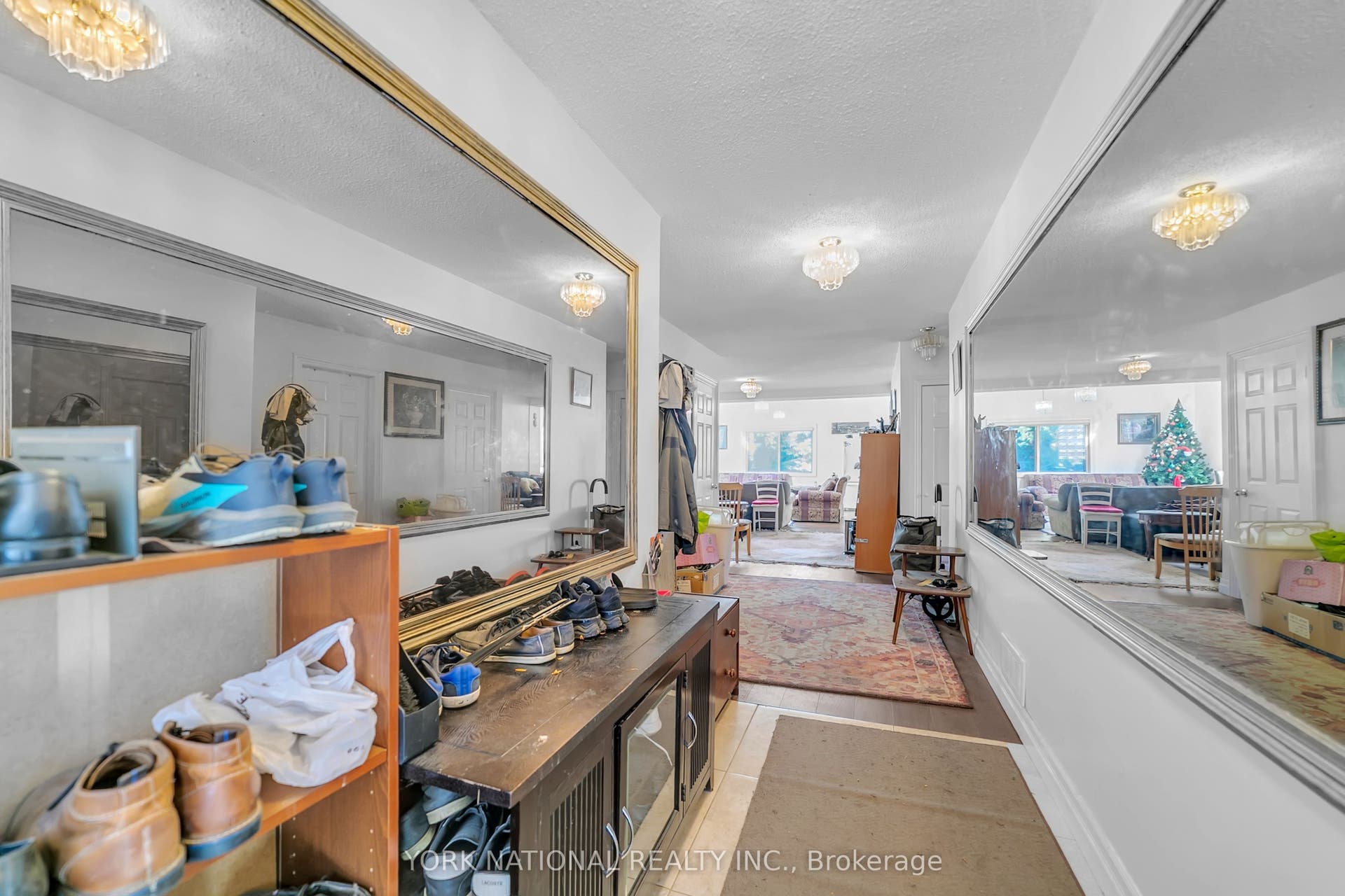 186 Patricia Avenue, Toronto C, Toronto ON M2M 1J5