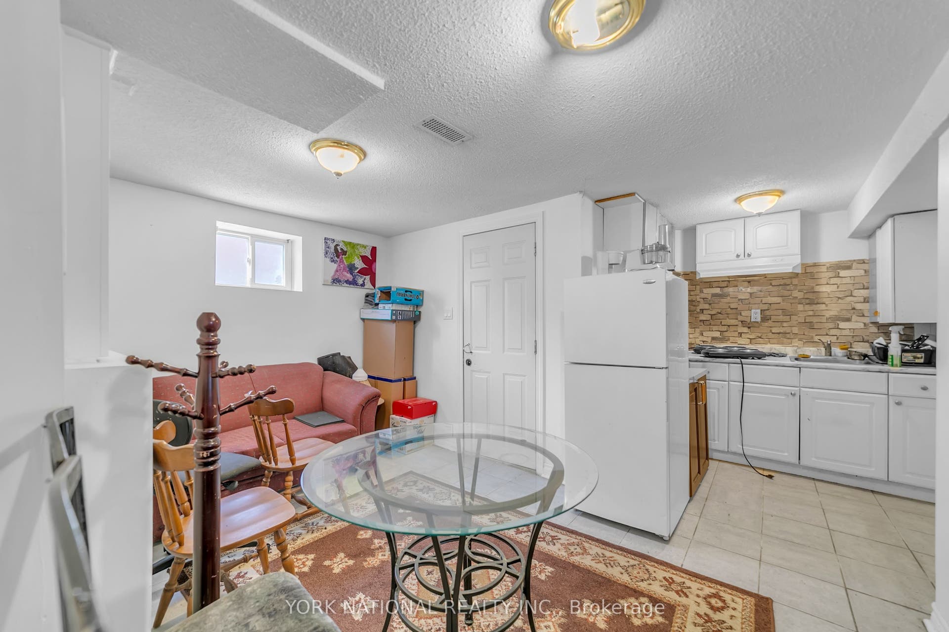 186 Patricia Avenue, Toronto C, Toronto ON M2M 1J5