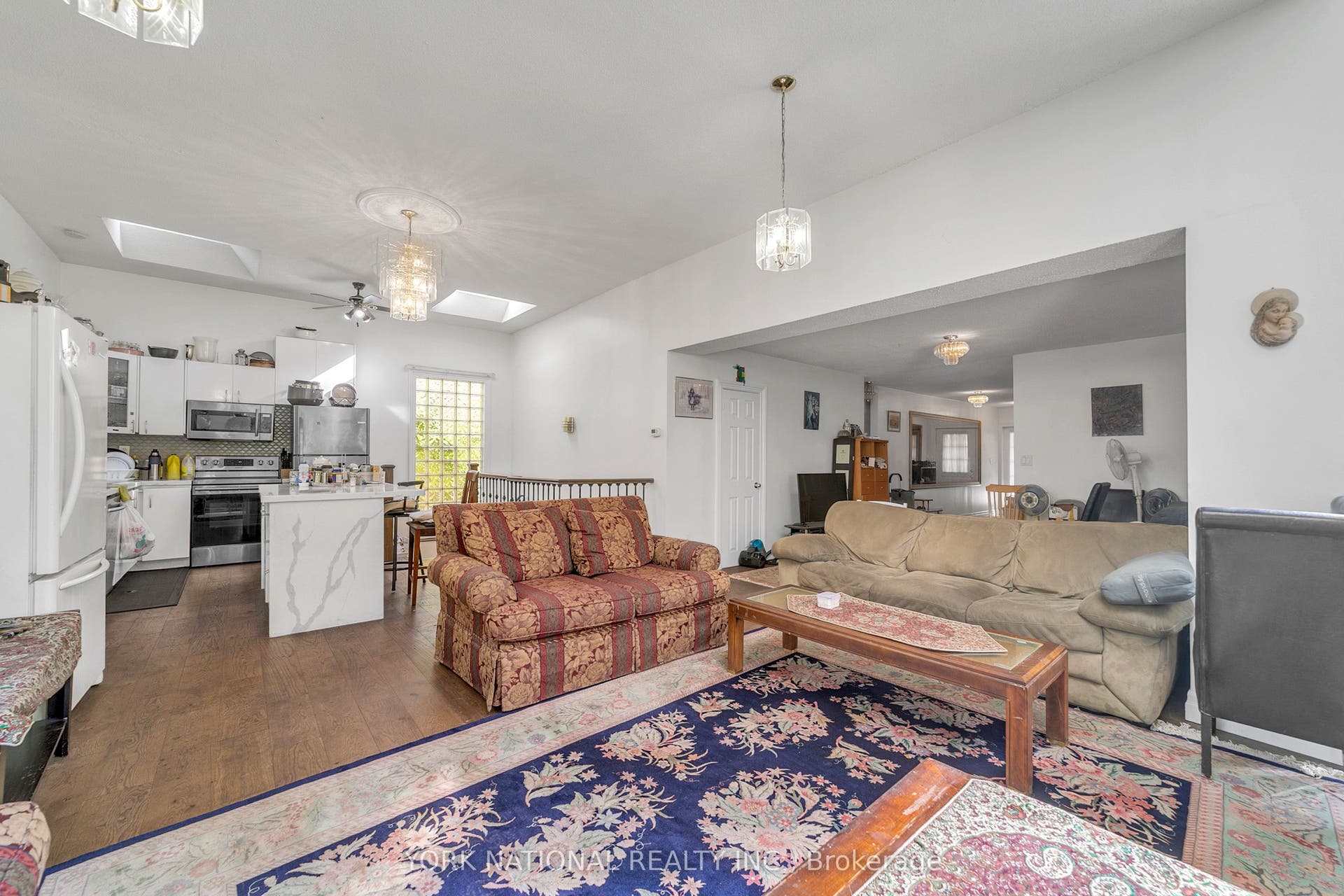 186 Patricia Avenue, Toronto C, Toronto ON M2M 1J5