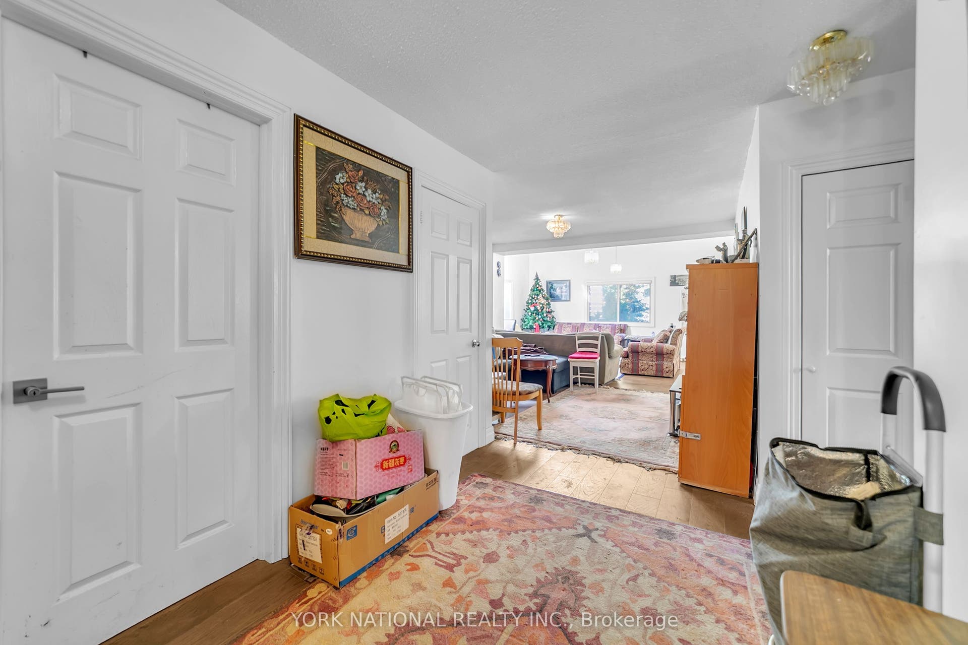 186 Patricia Avenue, Toronto C, Toronto ON M2M 1J5