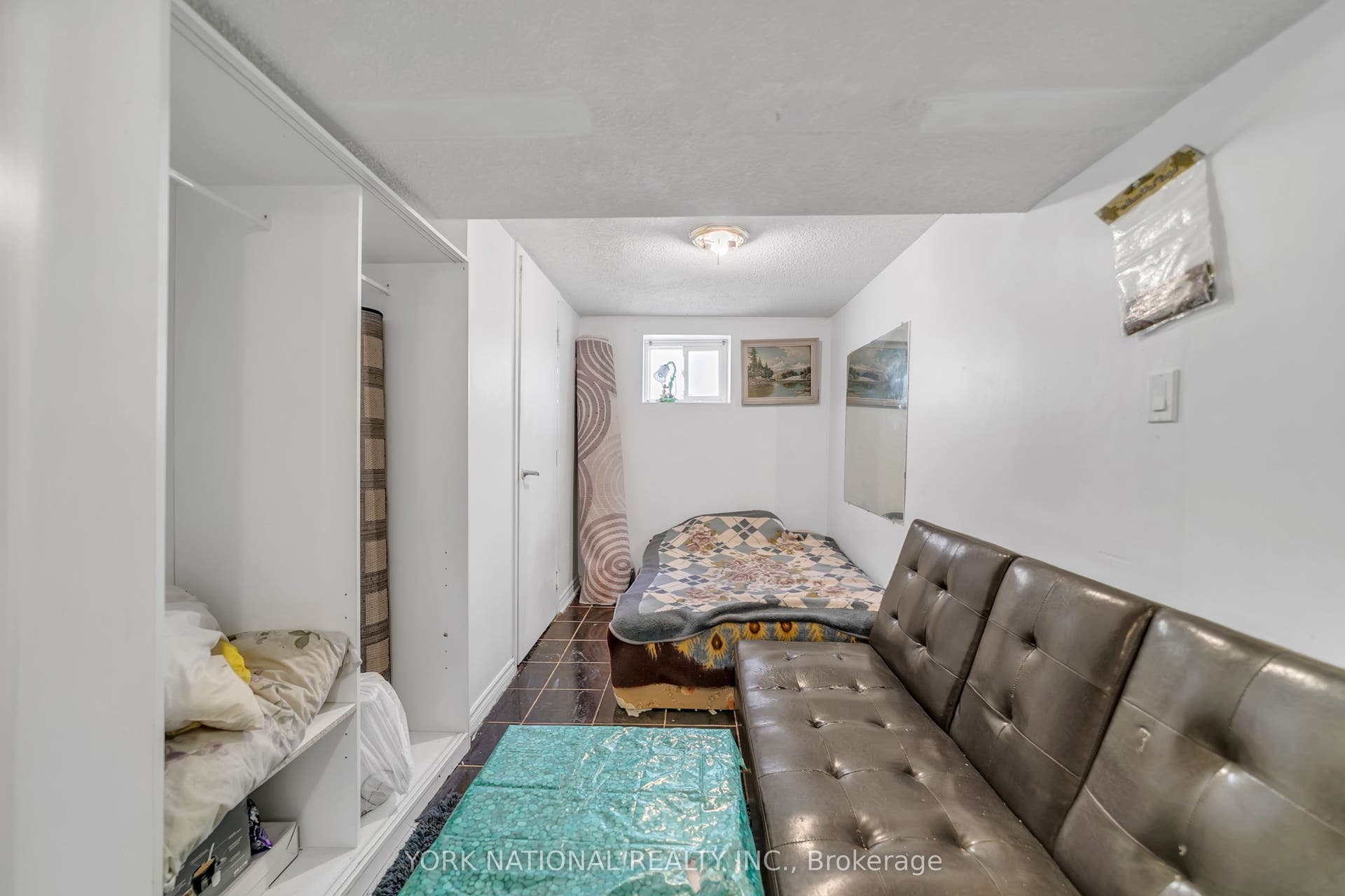 186 Patricia Avenue, Toronto C, Toronto ON M2M 1J5
