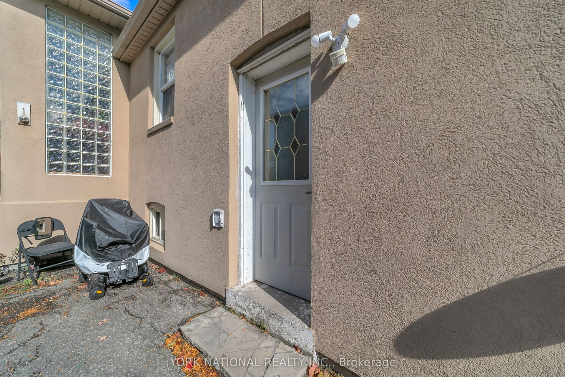 186 Patricia Avenue, Toronto C, Toronto ON M2M 1J5