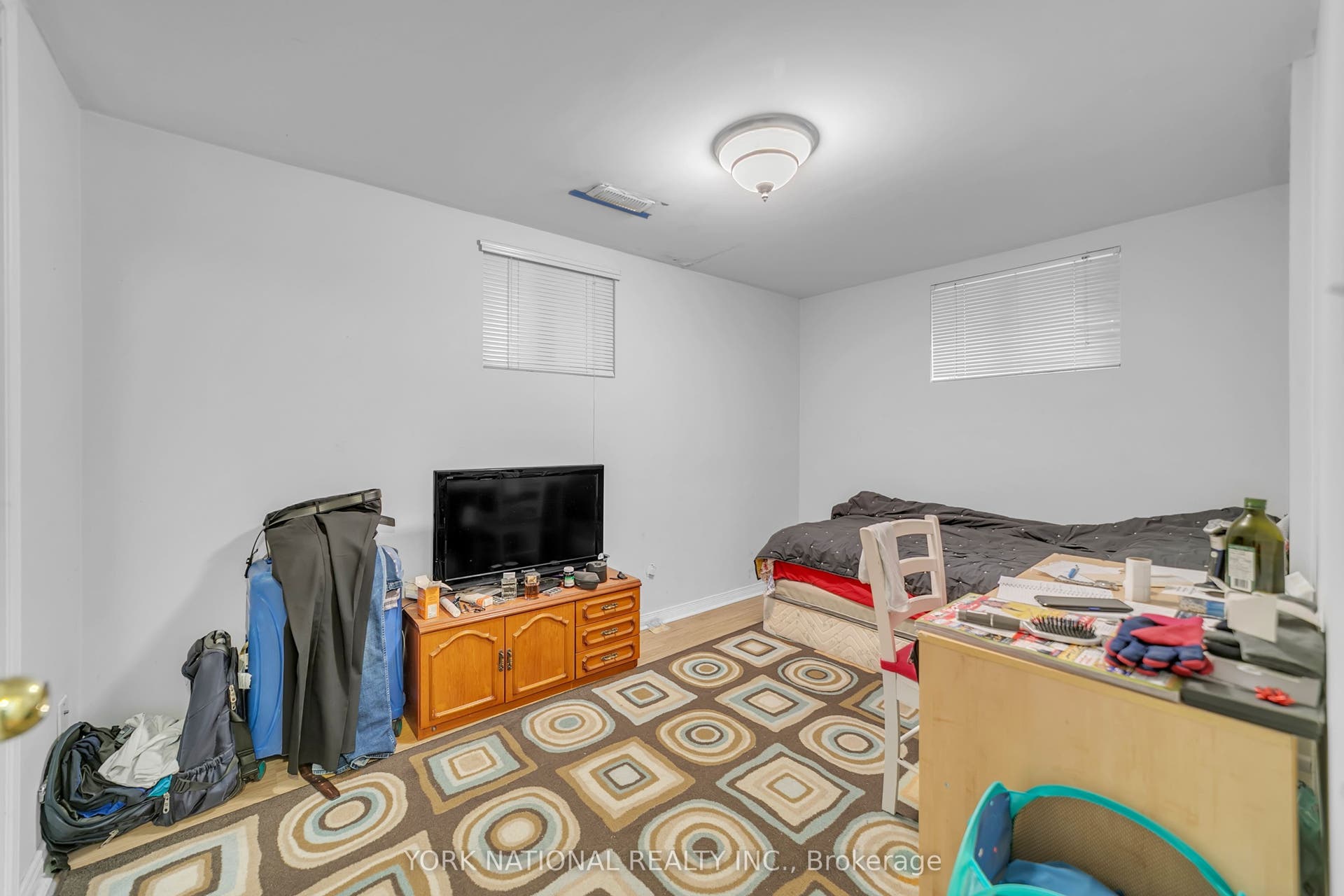 186 Patricia Avenue, Toronto C, Toronto ON M2M 1J5