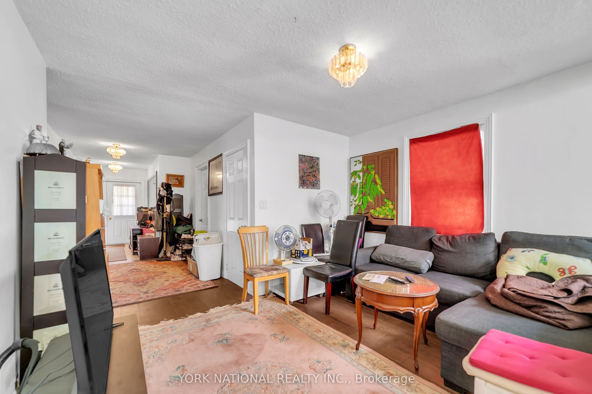 186 Patricia Avenue, Toronto C, Toronto ON M2M 1J5