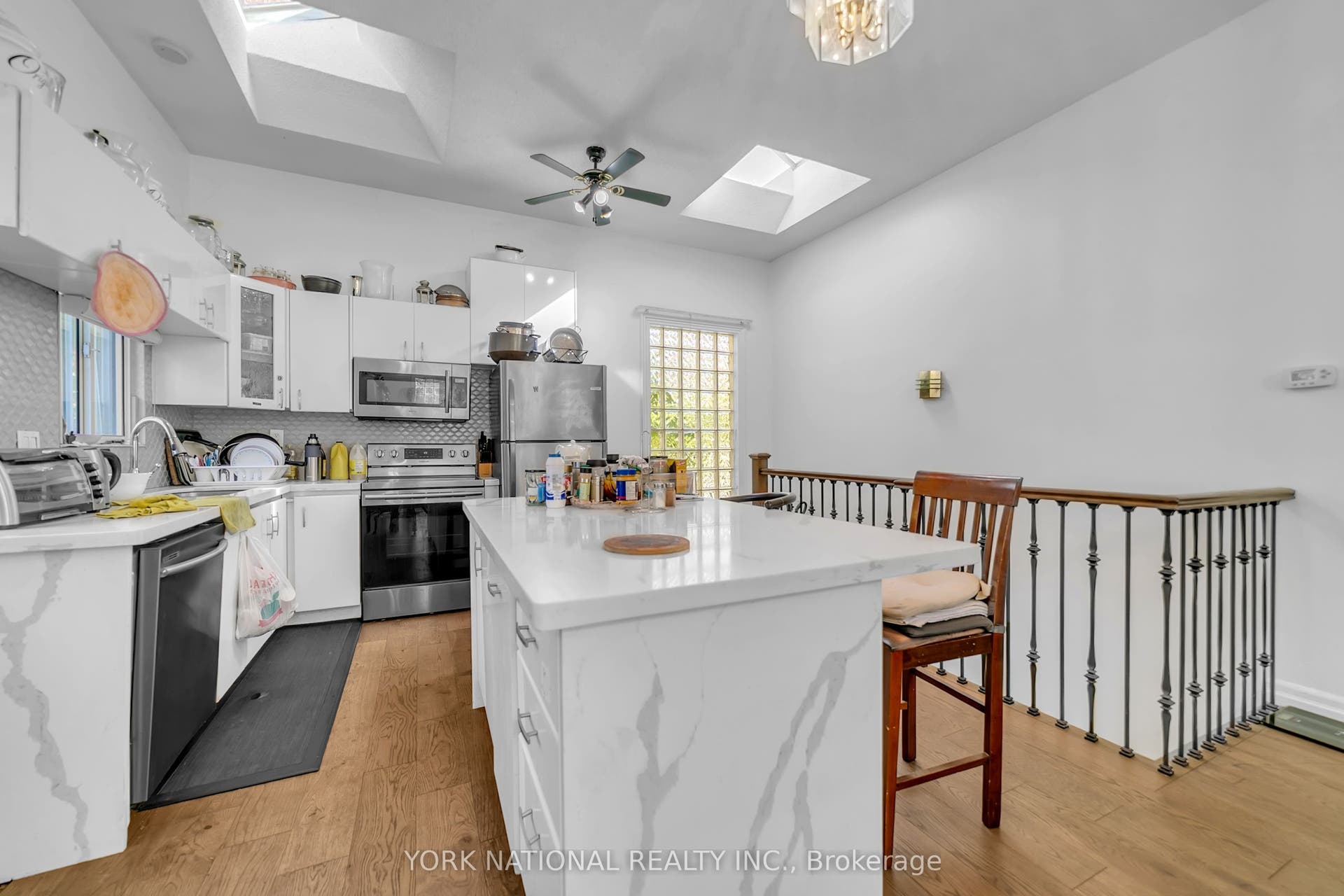 186 Patricia Avenue, Toronto C, Toronto ON M2M 1J5