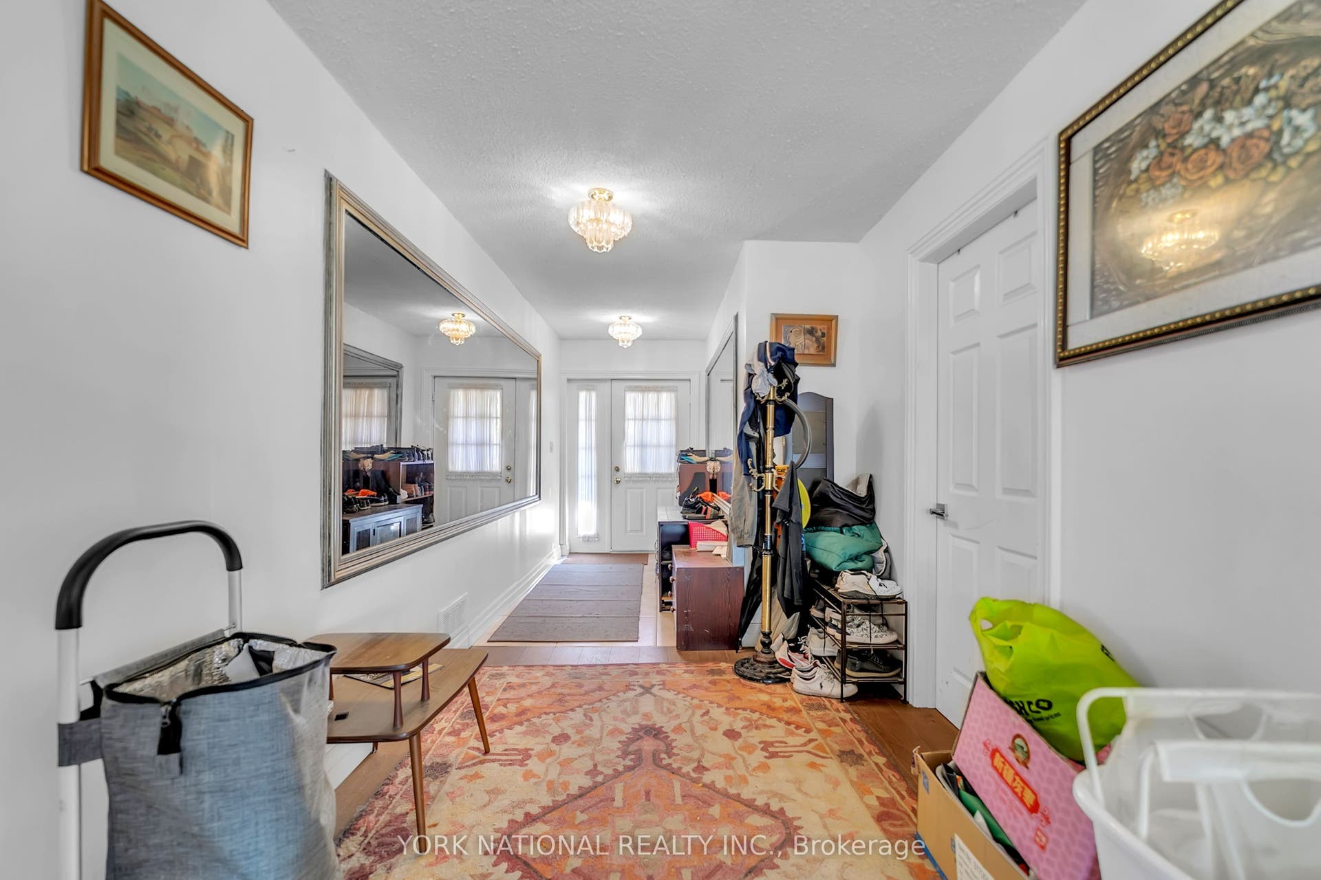 186 Patricia Avenue, Toronto C, Toronto ON M2M 1J5
