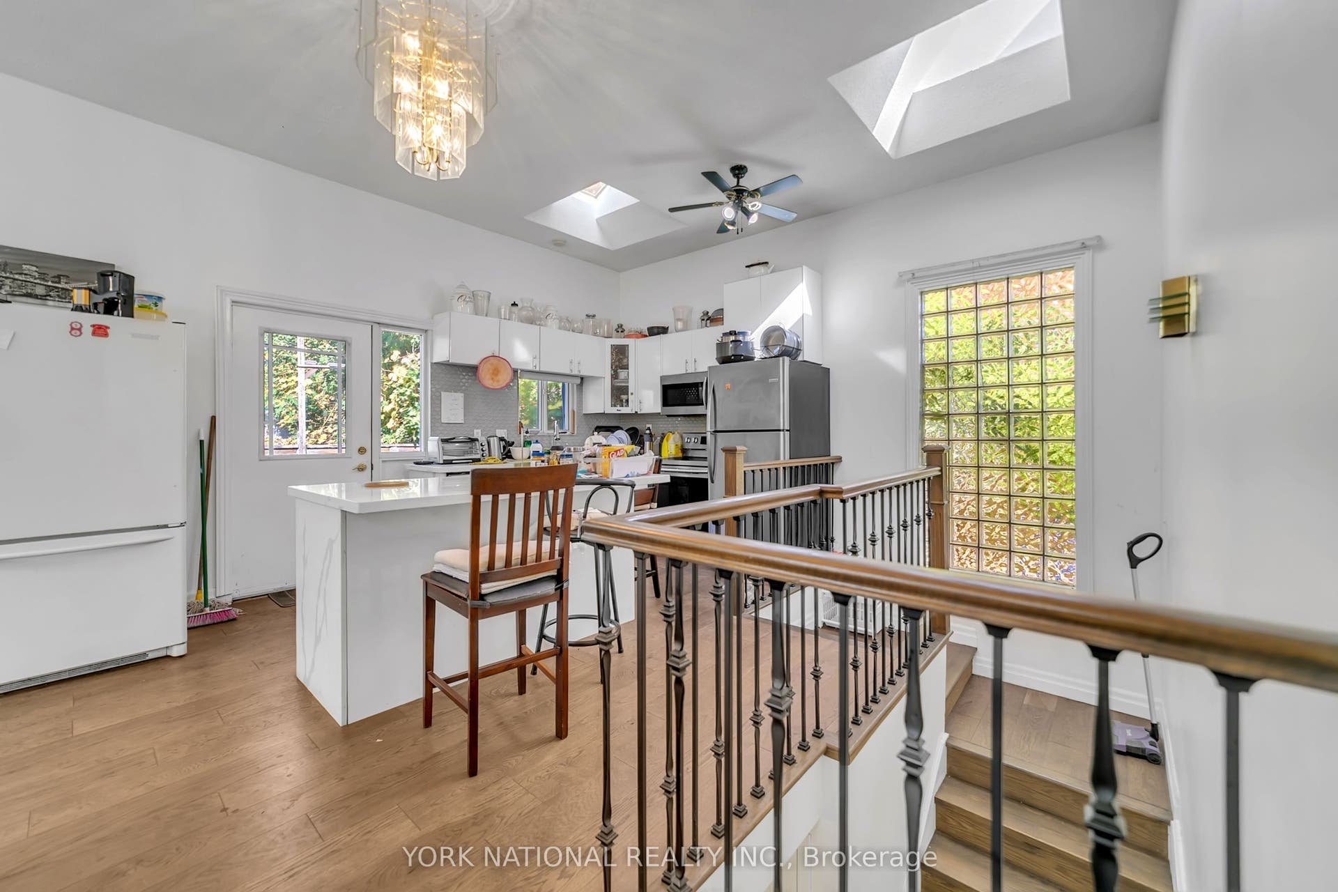 186 Patricia Avenue, Toronto C, Toronto ON M2M 1J5