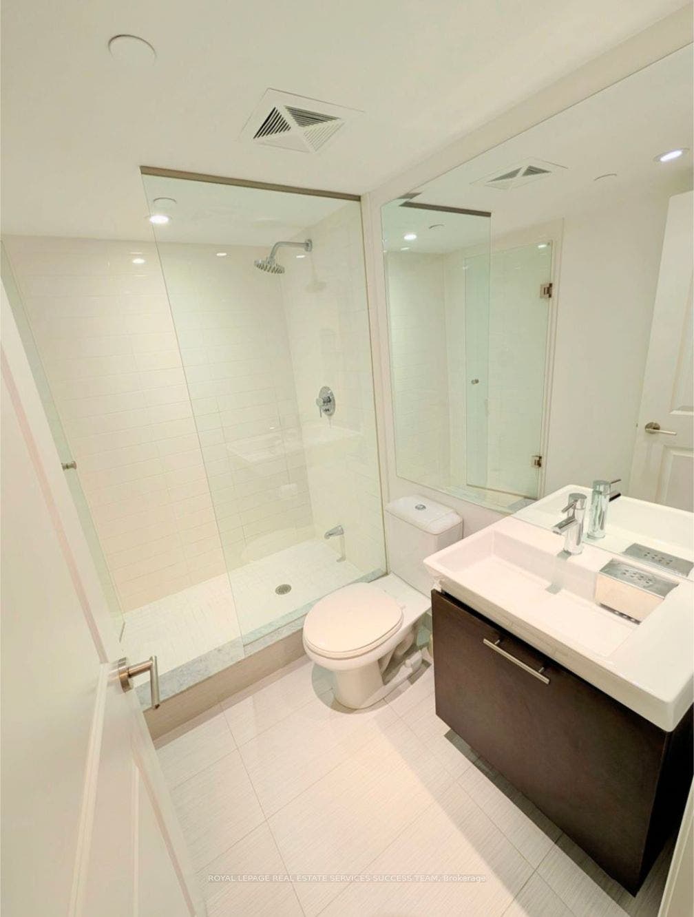 386 Yonge Street, #2801, Toronto C, Toronto ON M5B 0A5