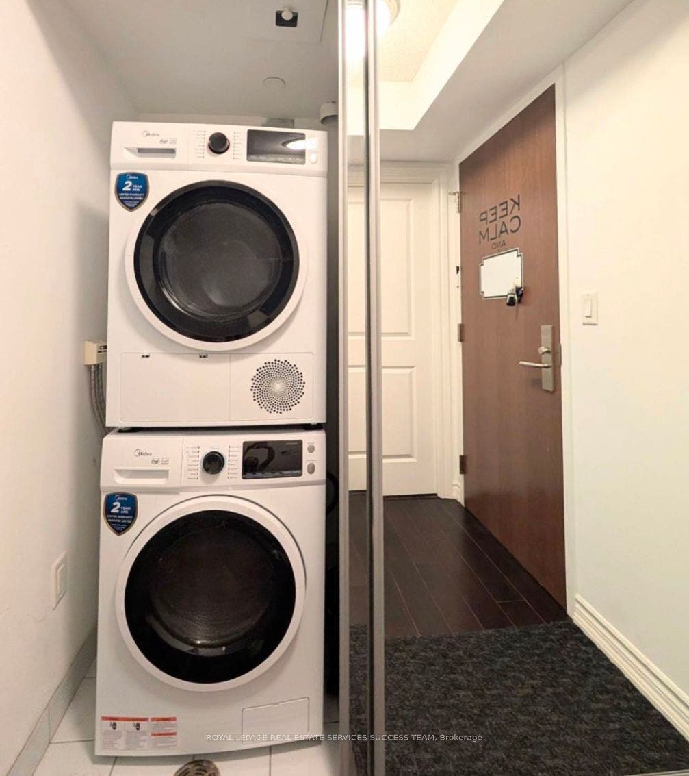 386 Yonge Street, #2801, Toronto C, Toronto ON M5B 0A5