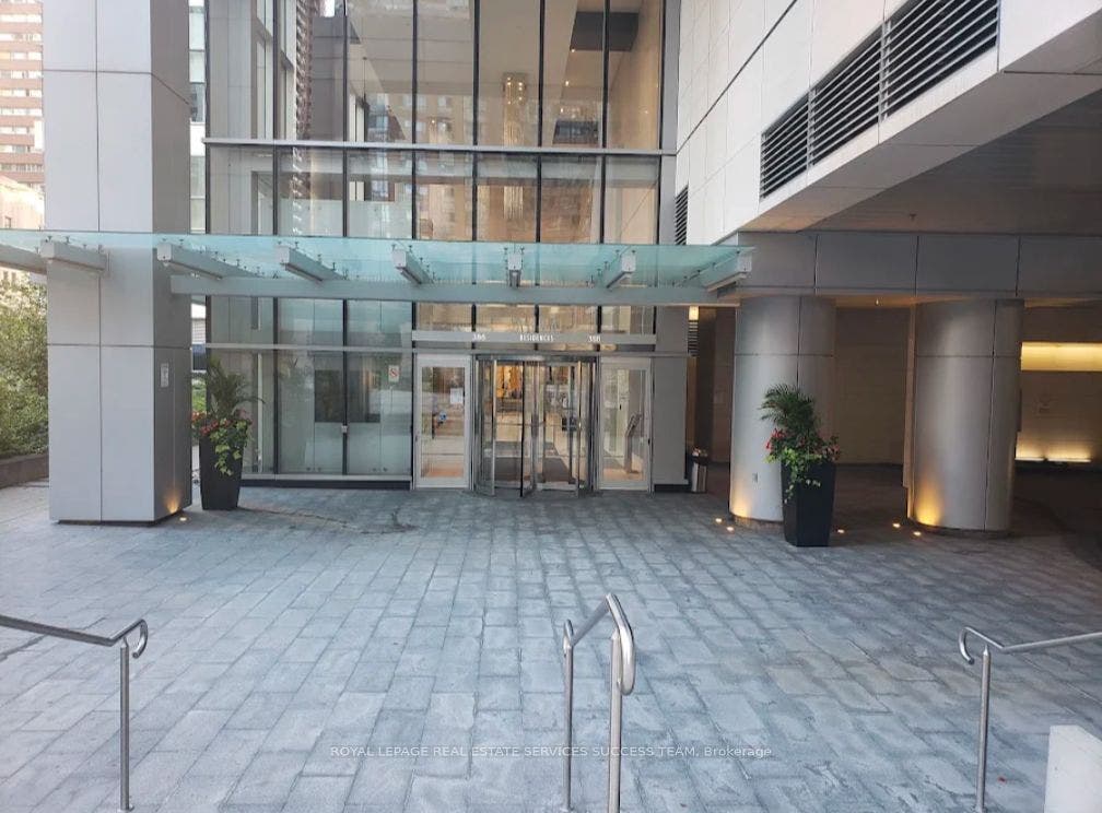 386 Yonge Street, #2801, Toronto C, Toronto ON M5B 0A5