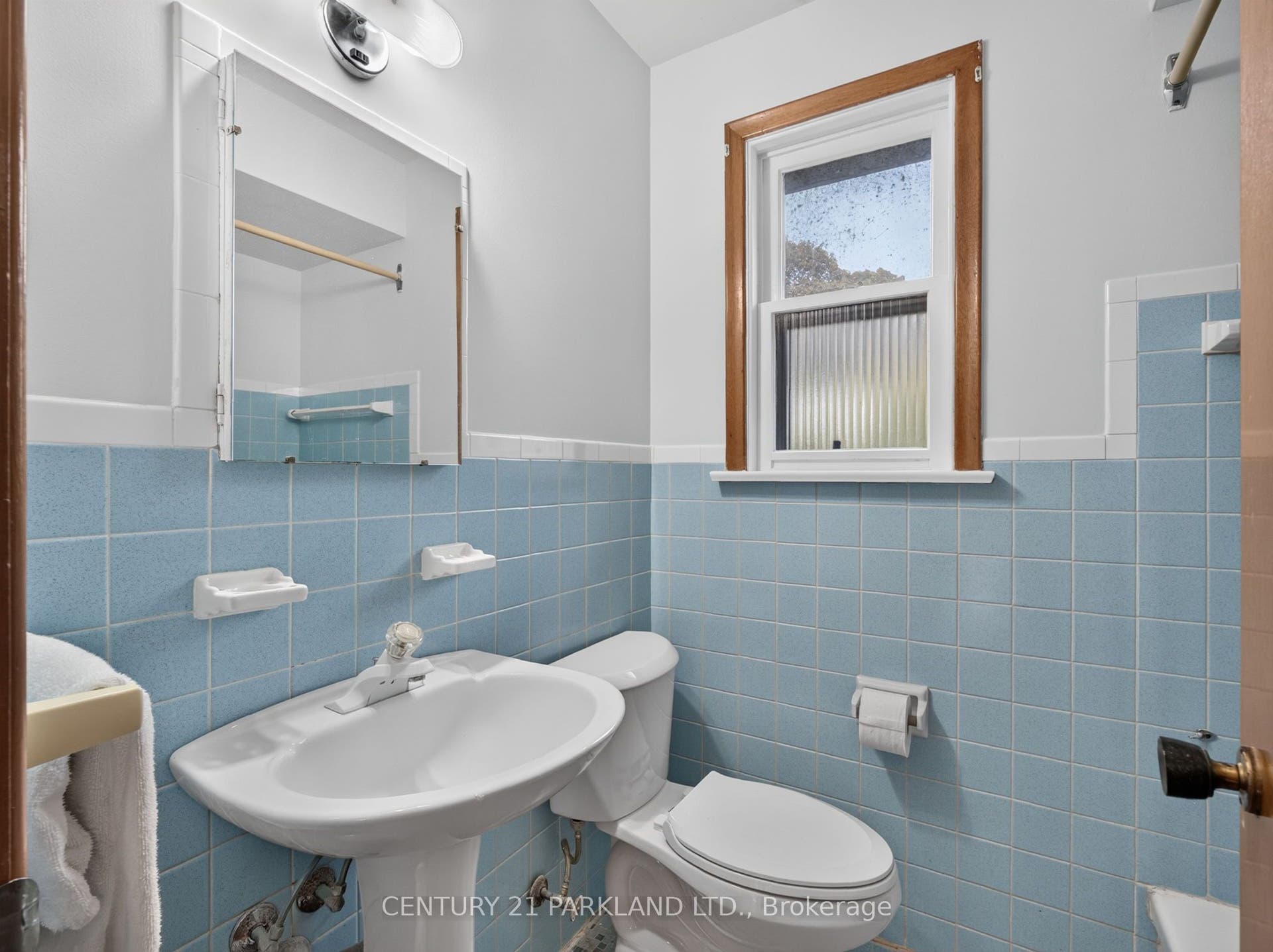 Upper 4 Piece Bath