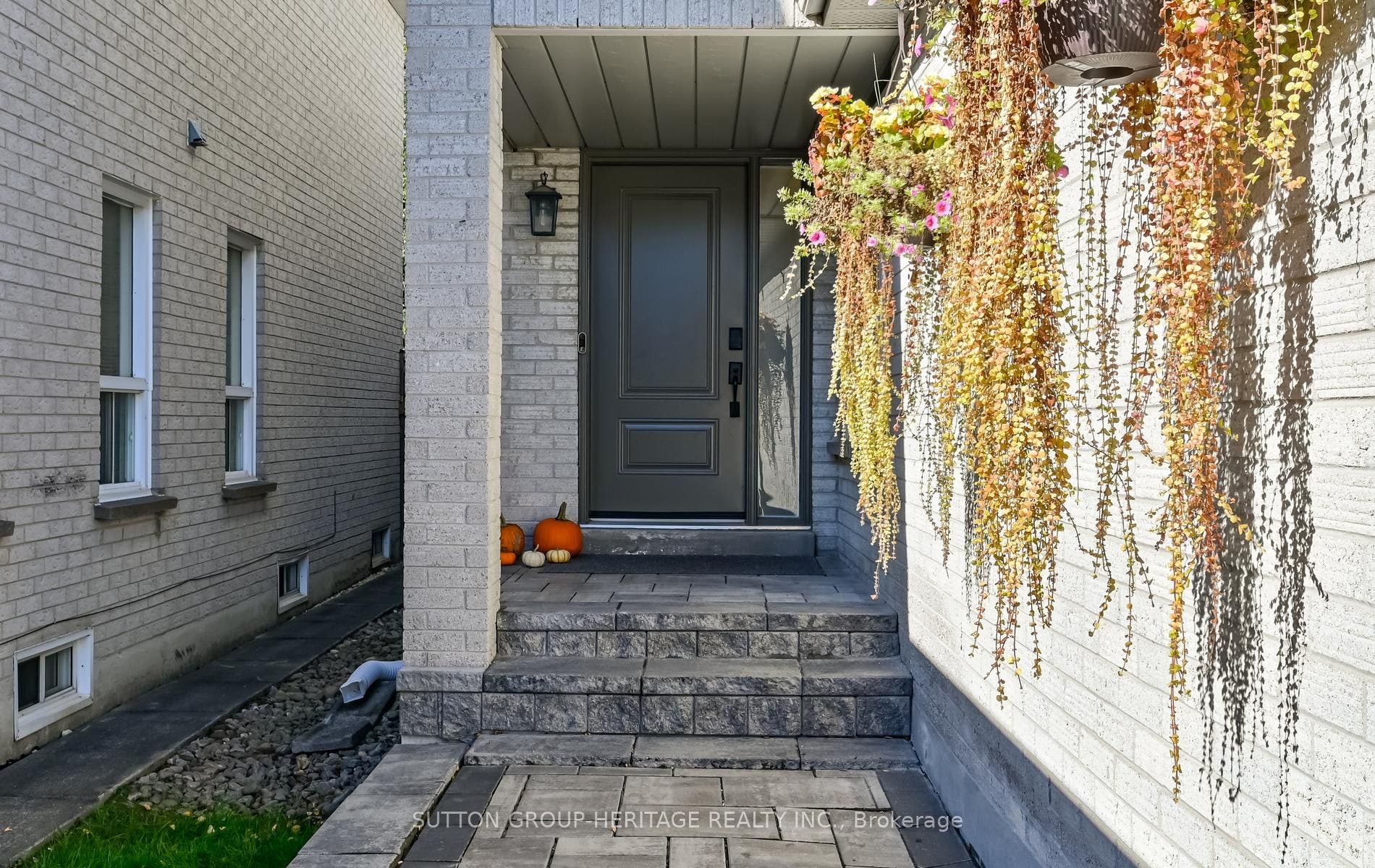 664 Eramosa Crescent, Pickering, Durham ON L1V 5N4