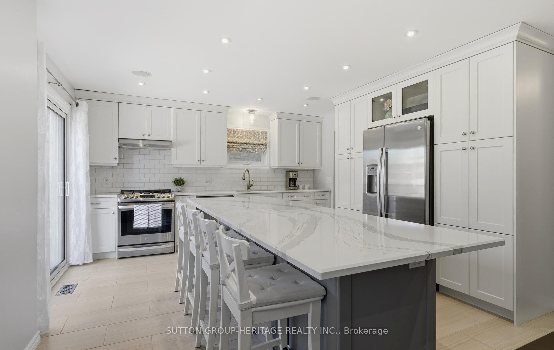 664 Eramosa Crescent, Pickering, Durham ON L1V 5N4