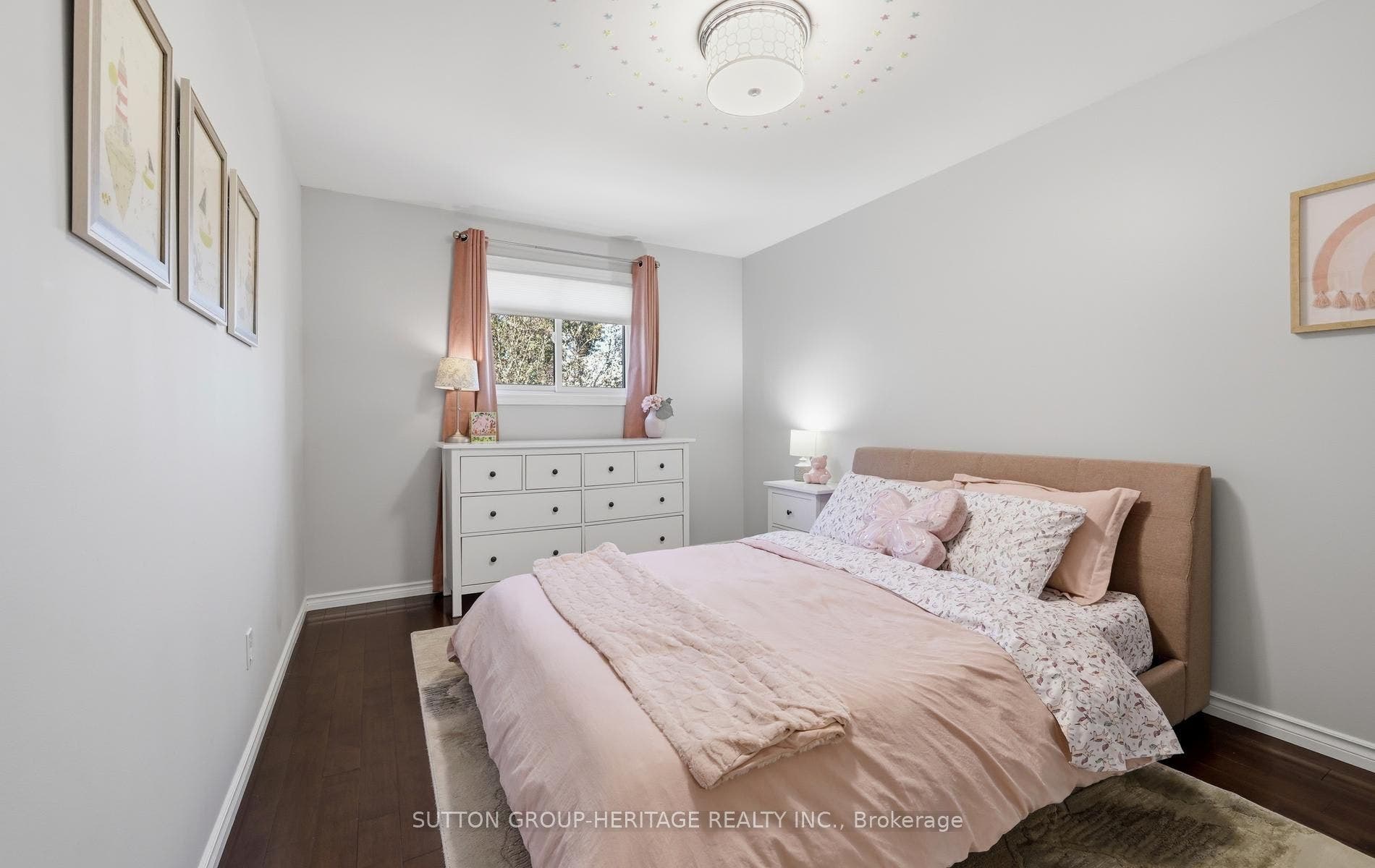 664 Eramosa Crescent, Pickering, Durham ON L1V 5N4