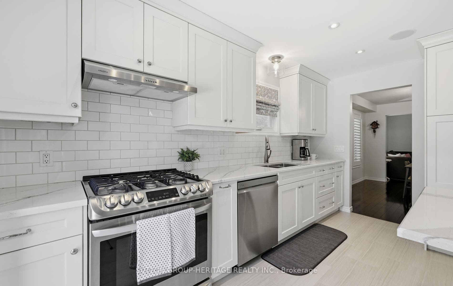 664 Eramosa Crescent, Pickering, Durham ON L1V 5N4