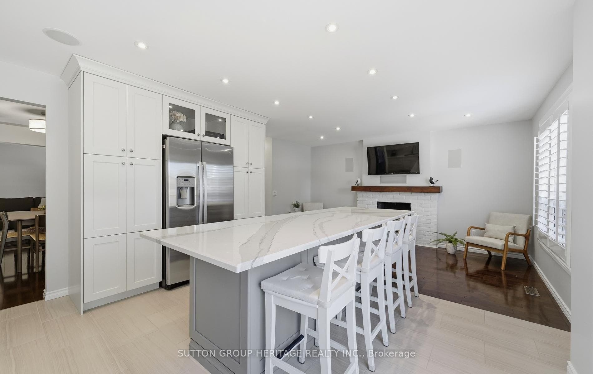 664 Eramosa Crescent, Pickering, Durham ON L1V 5N4