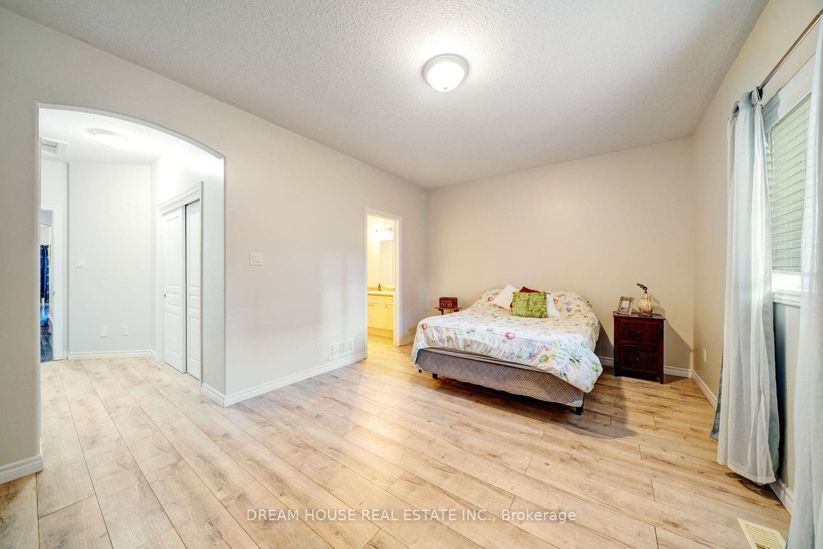 186 Fenning Drive, Clarington, Durham ON L1E 3K2