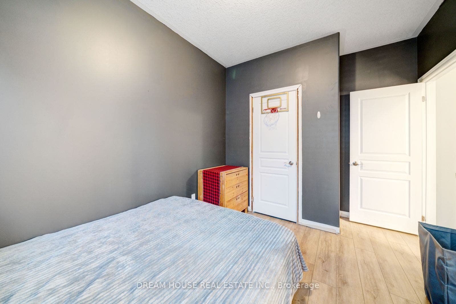 186 Fenning Drive, Clarington, Durham ON L1E 3K2