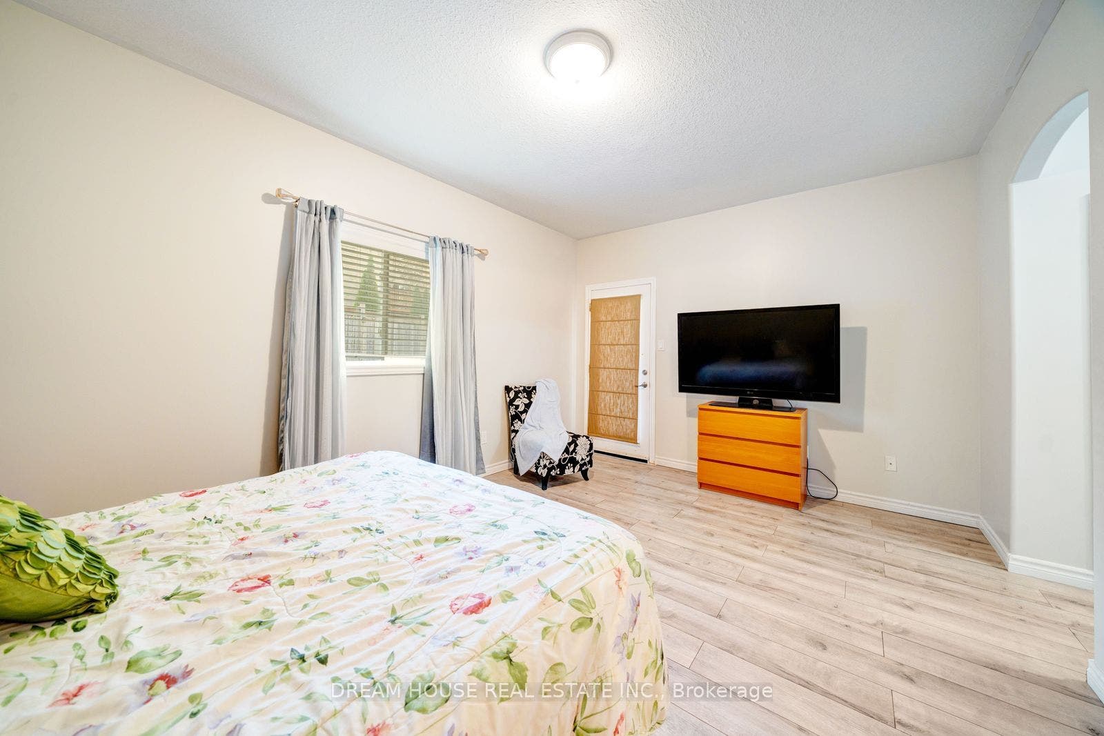 186 Fenning Drive, Clarington, Durham ON L1E 3K2