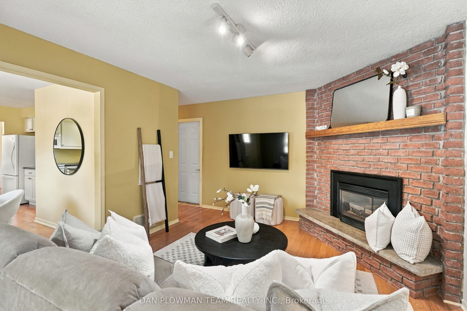 51 Rosalynne Avenue, Clarington, Durham ON L1C 3X7