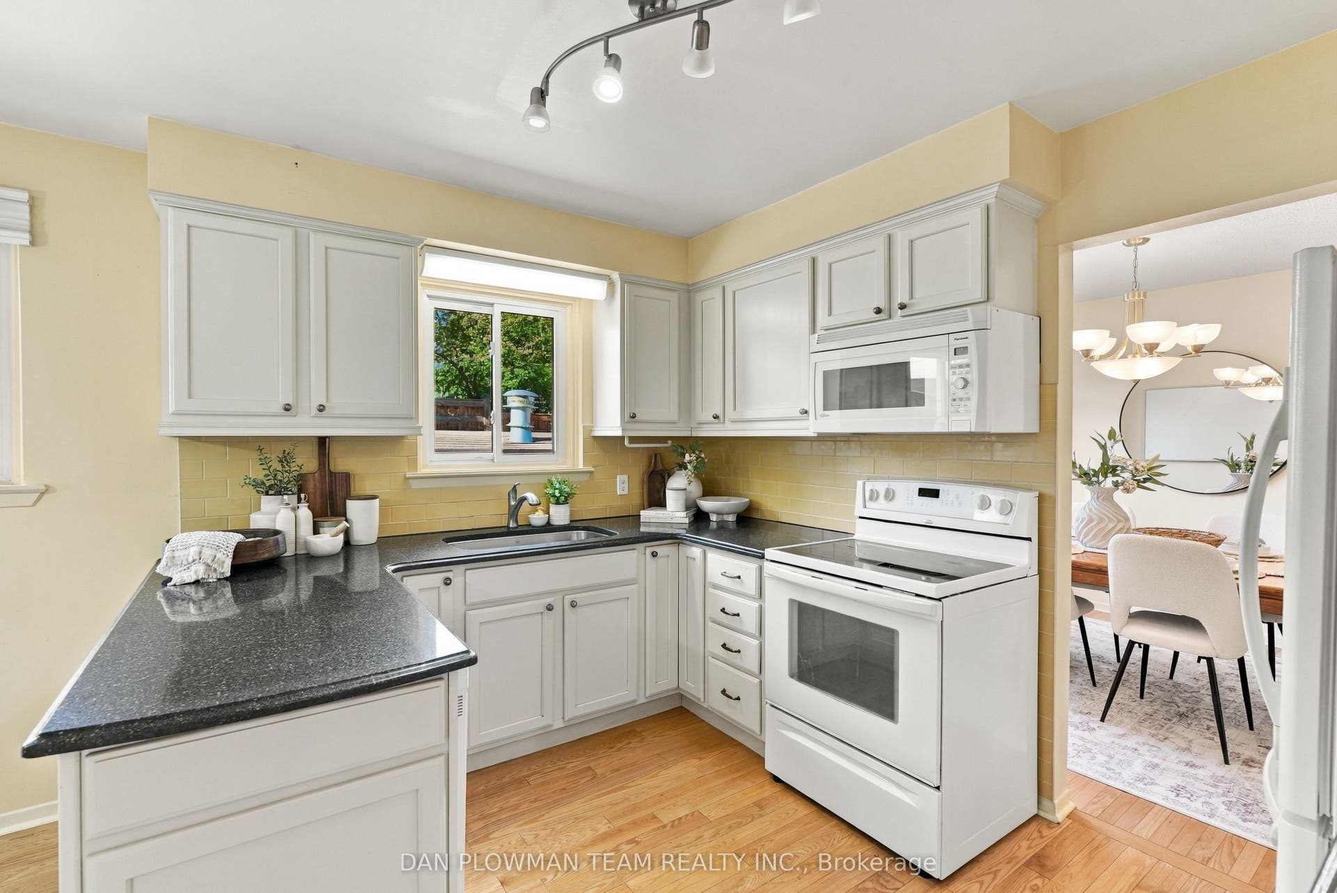 51 Rosalynne Avenue, Clarington, Durham ON L1C 3X7