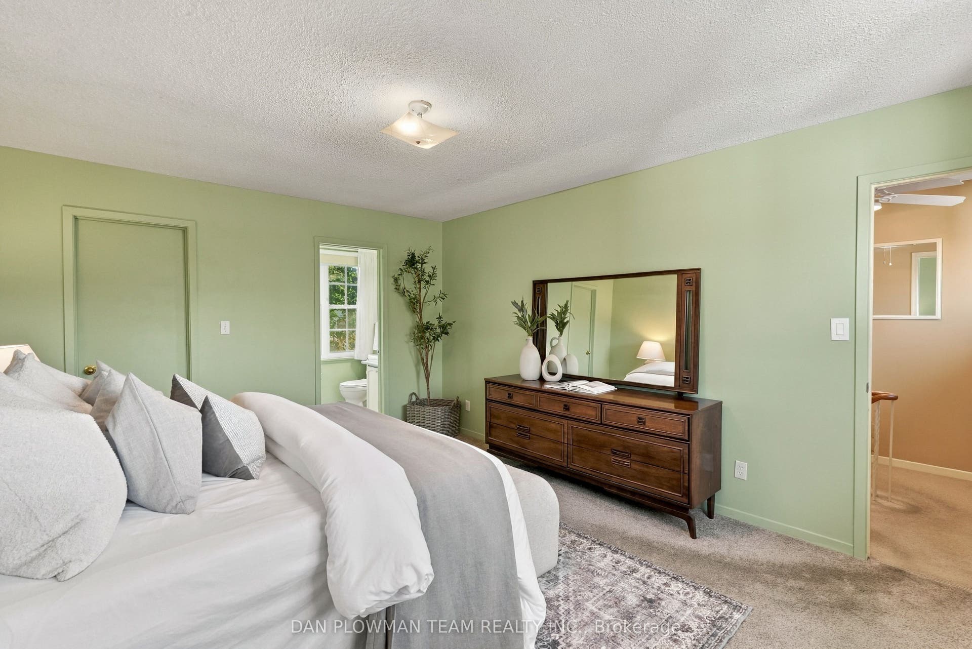 51 Rosalynne Avenue, Clarington, Durham ON L1C 3X7