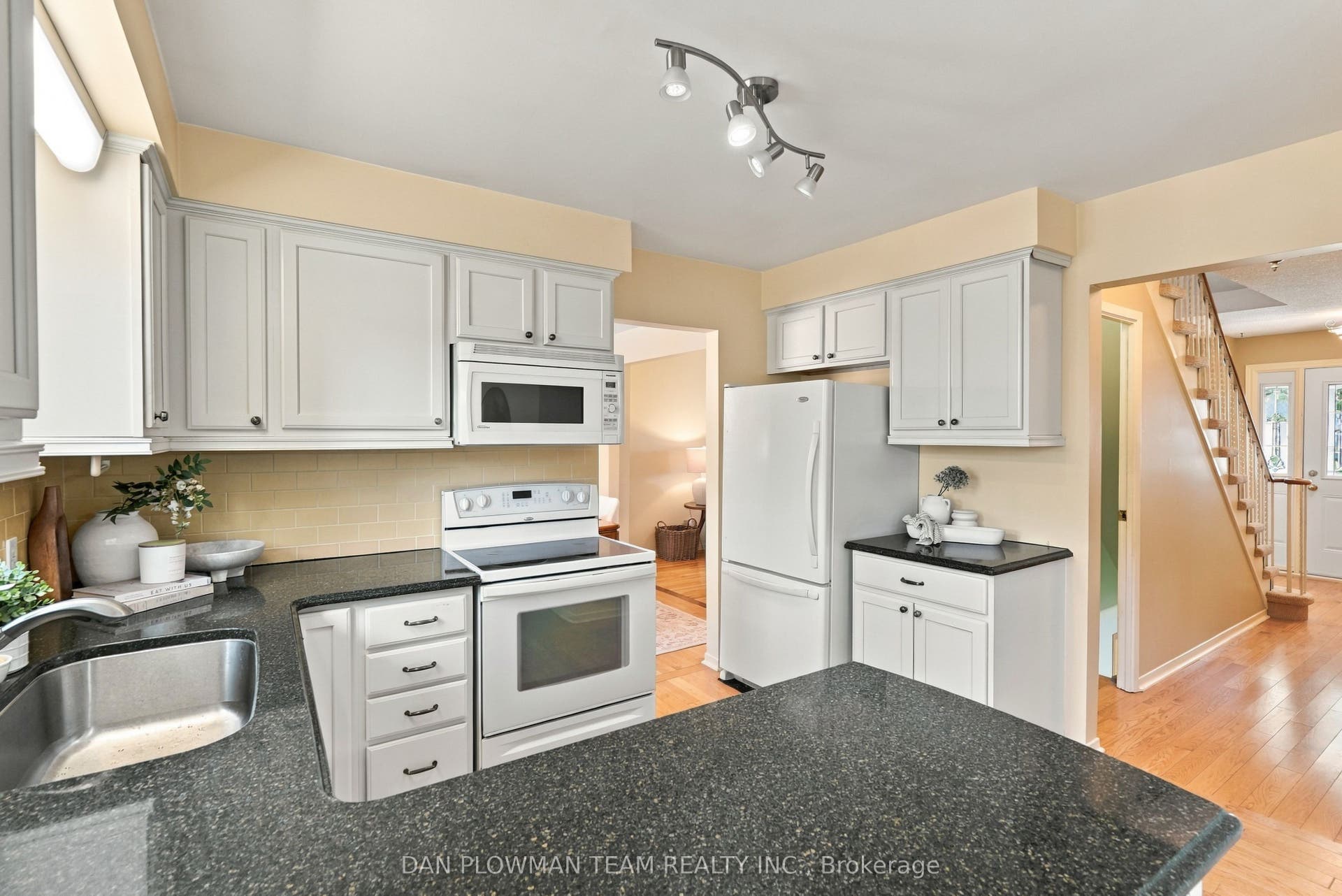 51 Rosalynne Avenue, Clarington, Durham ON L1C 3X7