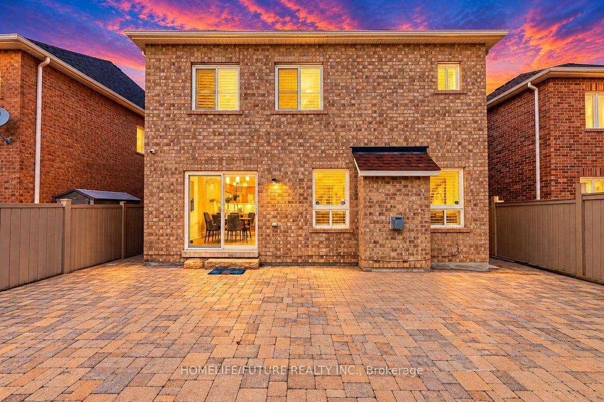 25 Thackery Drive, Ajax, Durham ON L1T 0G5