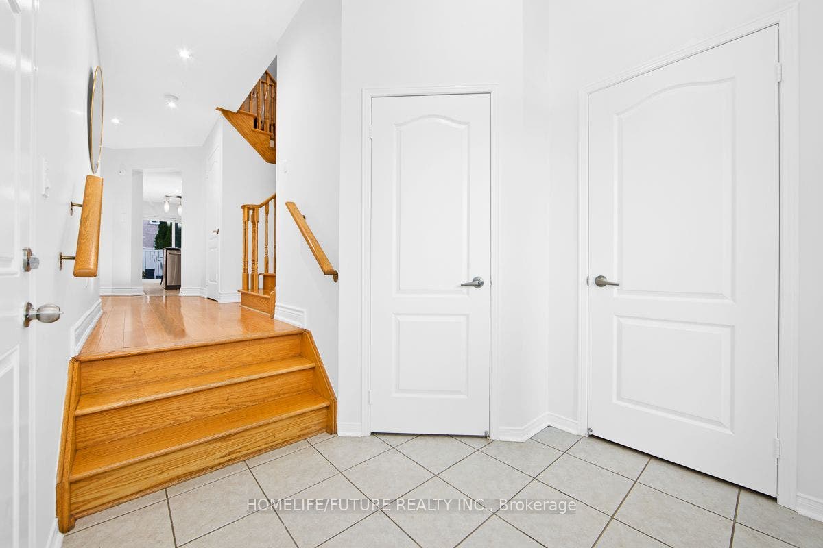 25 Thackery Drive, Ajax, Durham ON L1T 0G5