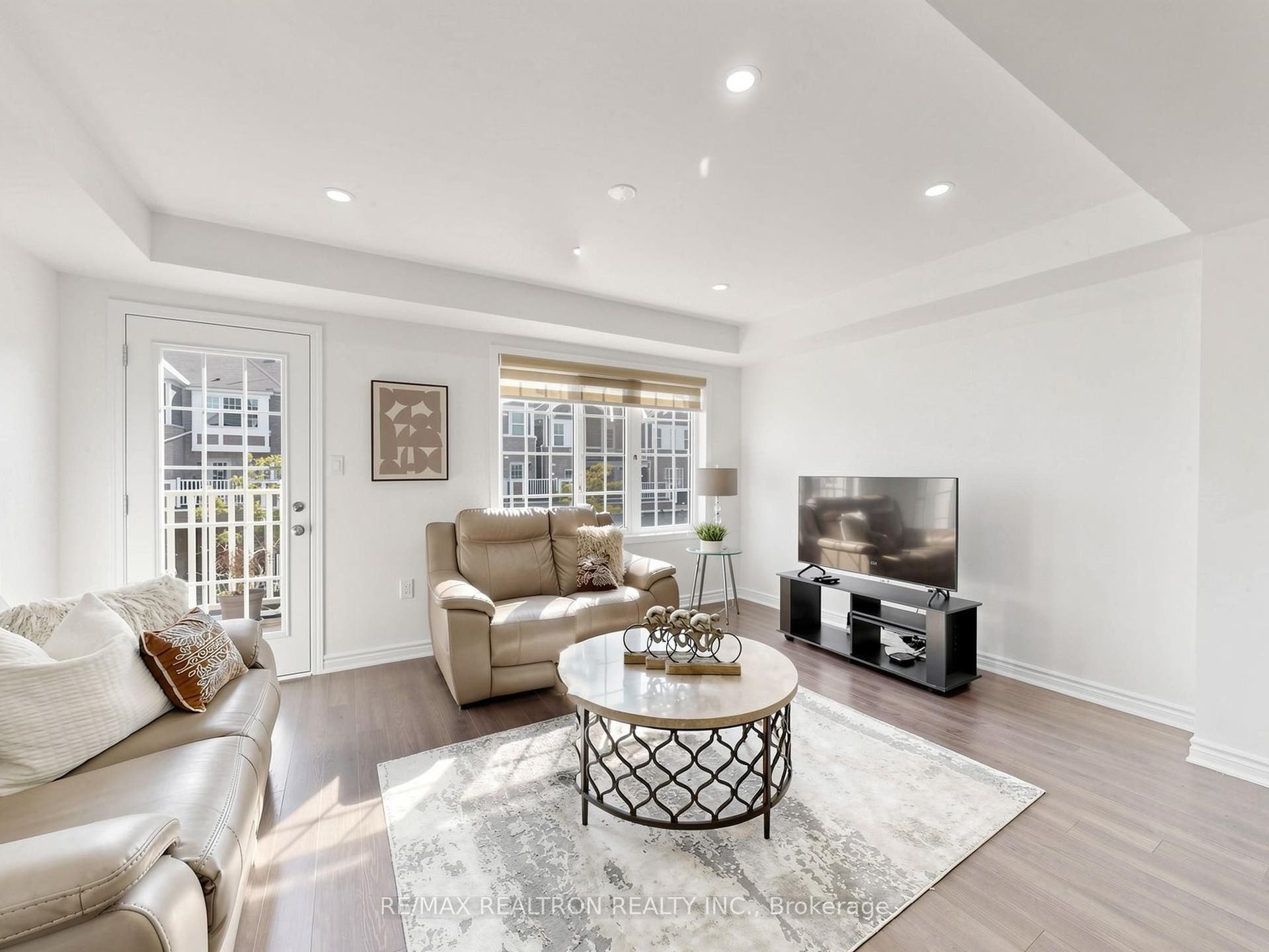 1072 Clipper Lane, Pickering, Pickering, Durham ON L1X 0E8