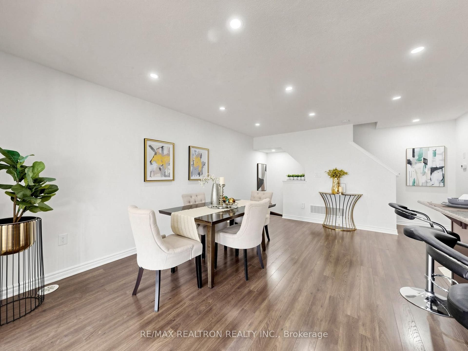 1072 Clipper Lane, Pickering, Pickering, Durham ON L1X 0E8